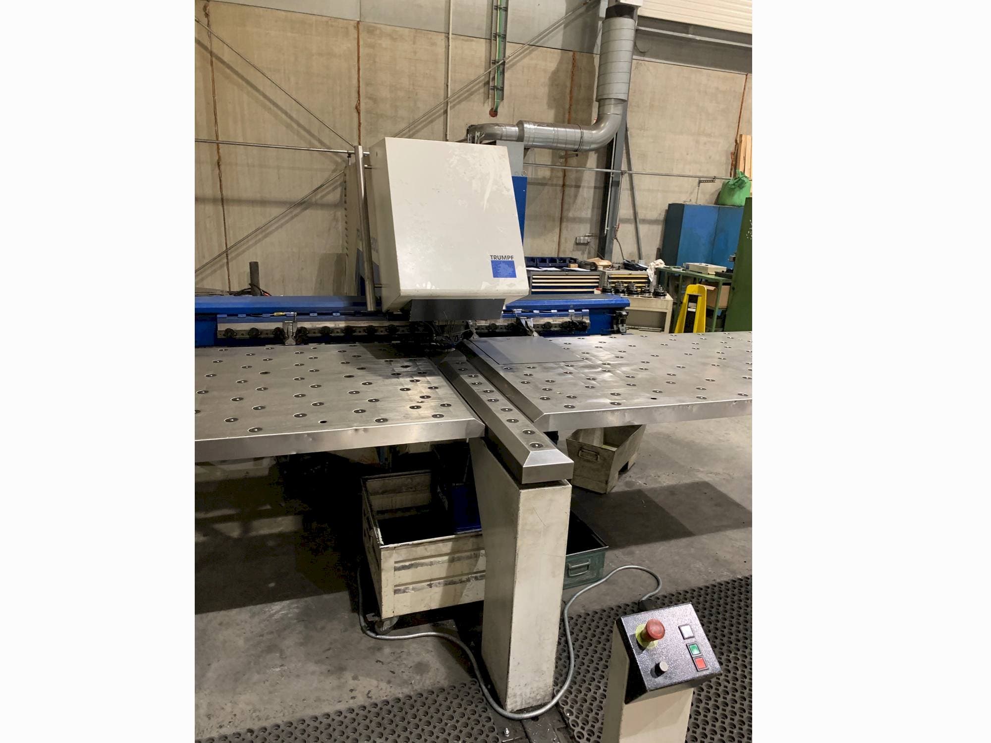 Frontansicht der Trumpf Trumatic 200 Maschine