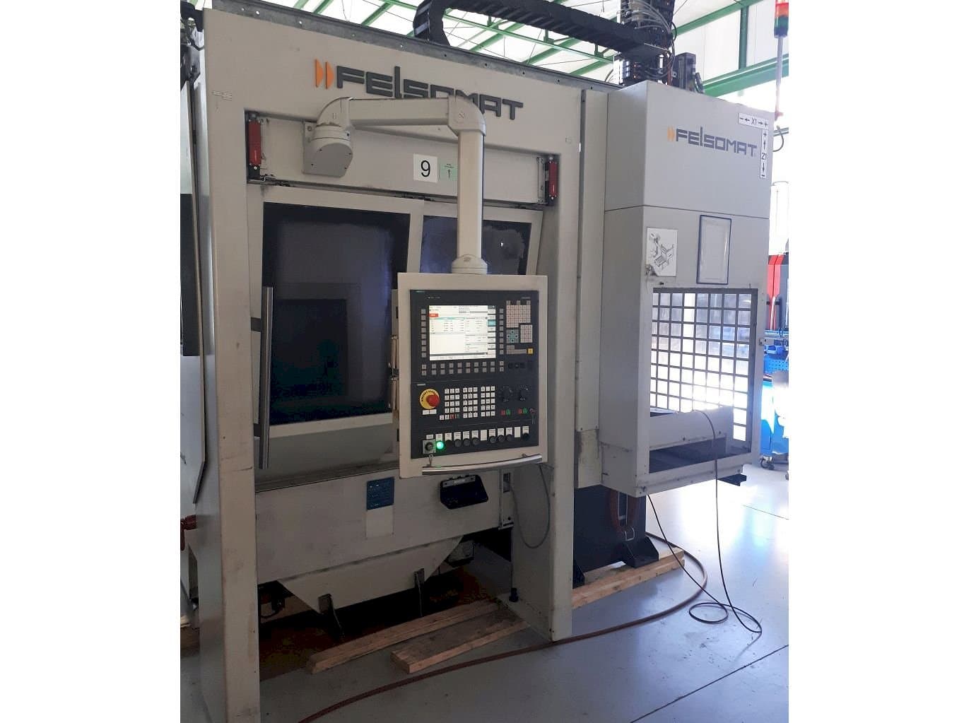 Frontansicht der Felsomat FTC 160 Maschine