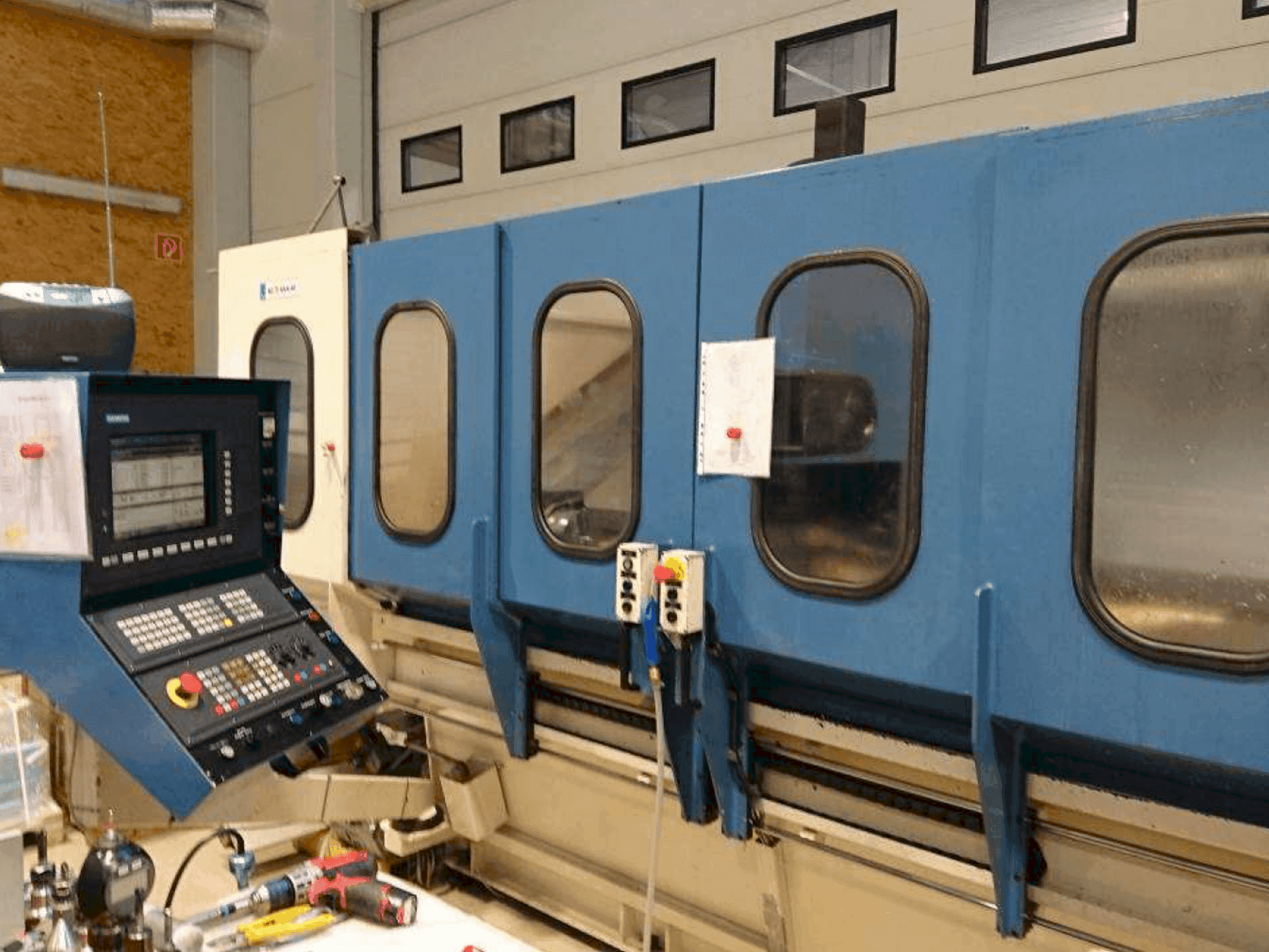 Frontansicht der AXA VSC 2-M Maschine