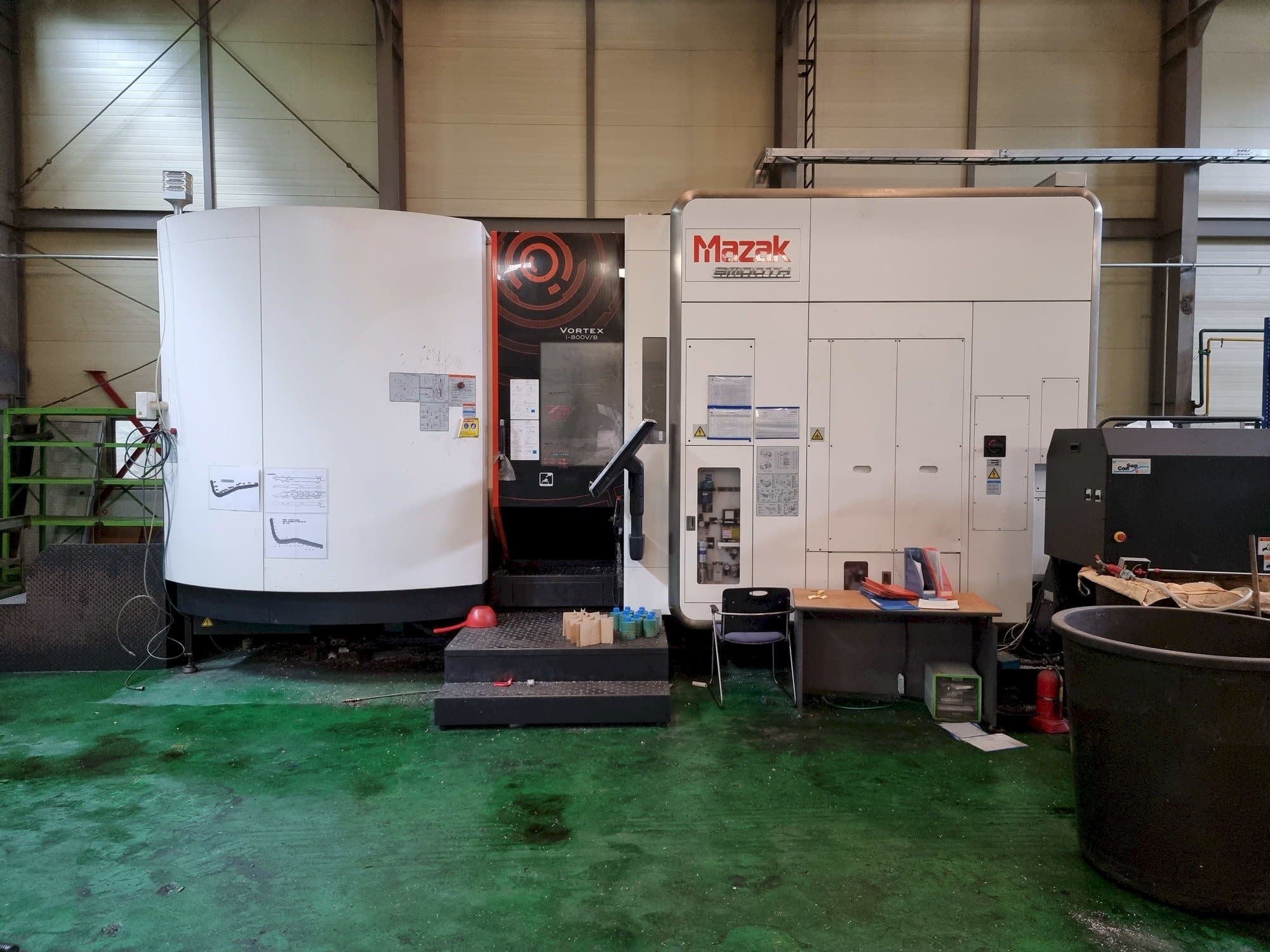 Frontansicht der Mazak VORTEX i-800V/8  Maschine