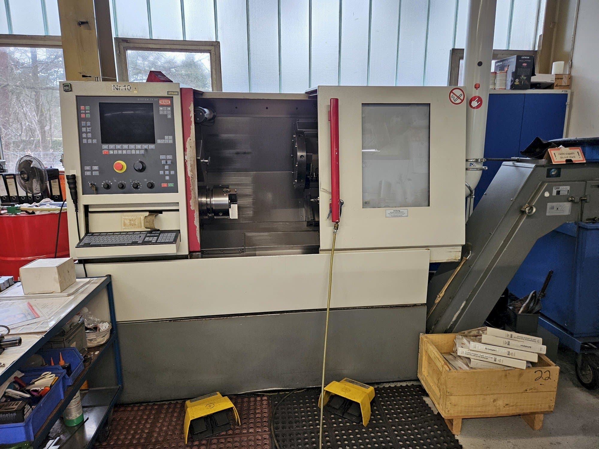 Frontansicht der TRAUB TNE300 (1999) (1999) Maschine