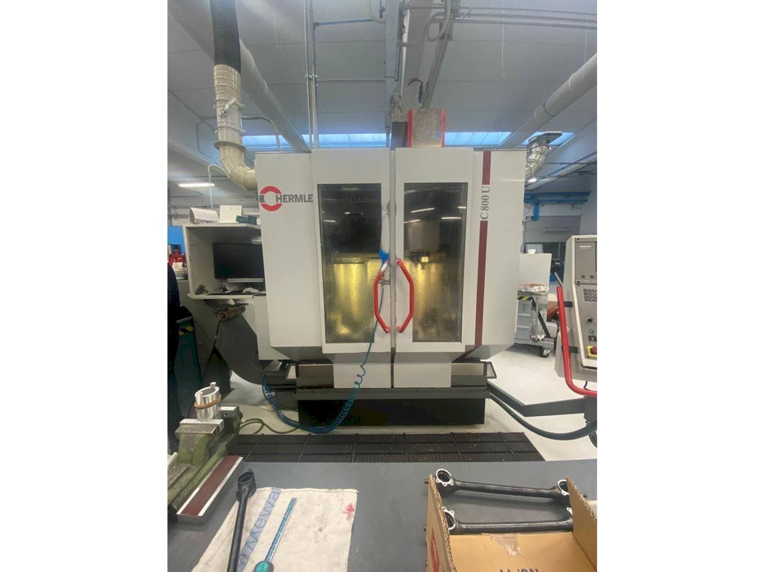 Frontansicht der HERMLE C800U  Maschine