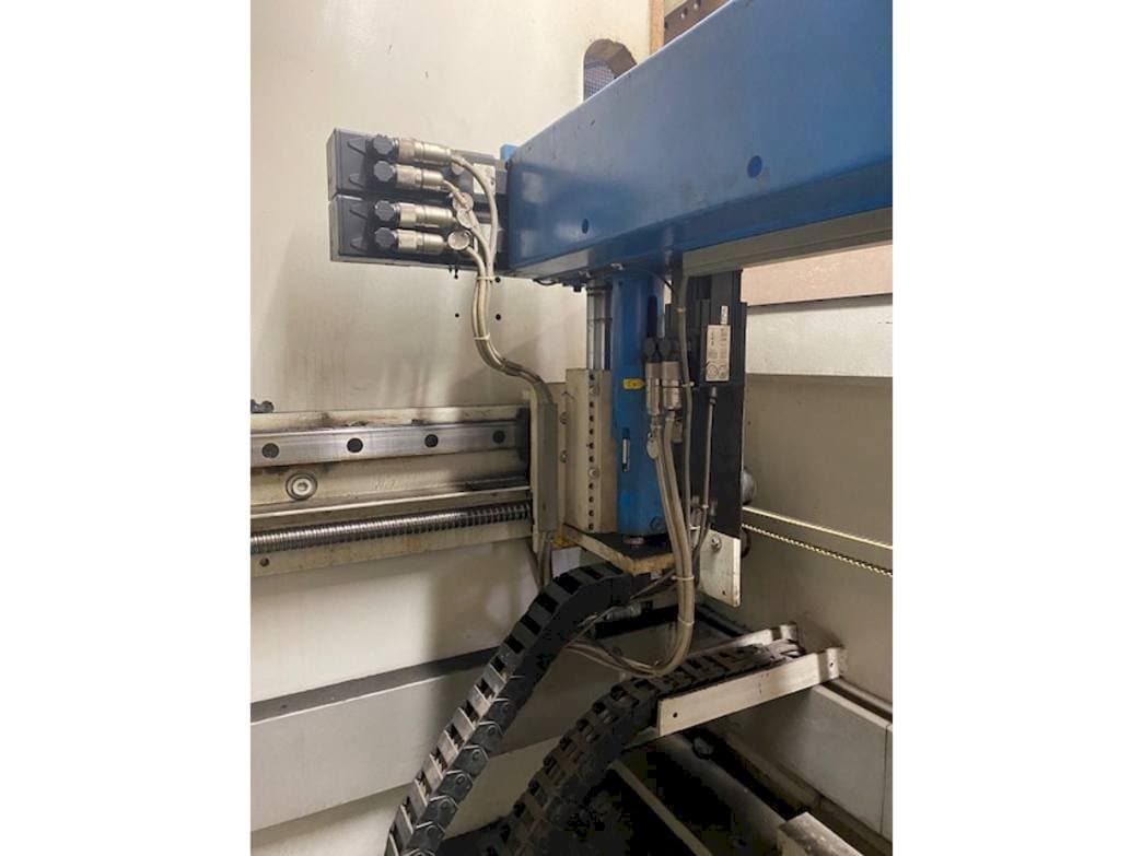 Frontansicht der EHT VarioPress 225-30 Maschine