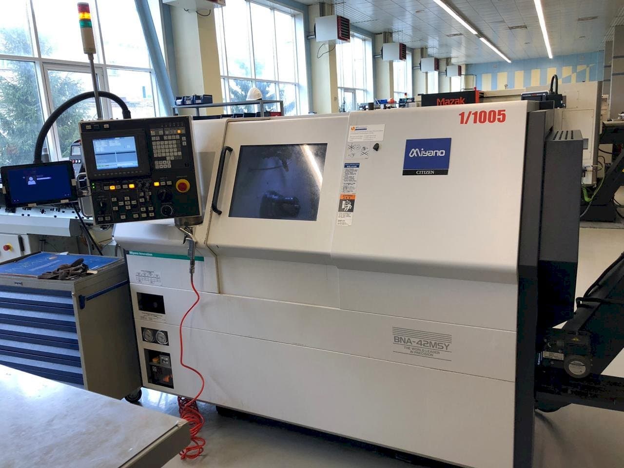 Frontansicht der Miyano BNA-42MSY Maschine