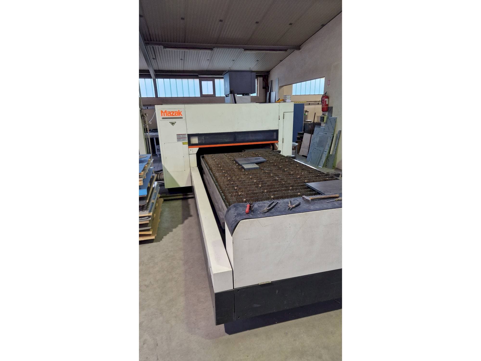 Frontansicht der Mazak Super Turbo-X510 Mk III G  Maschine