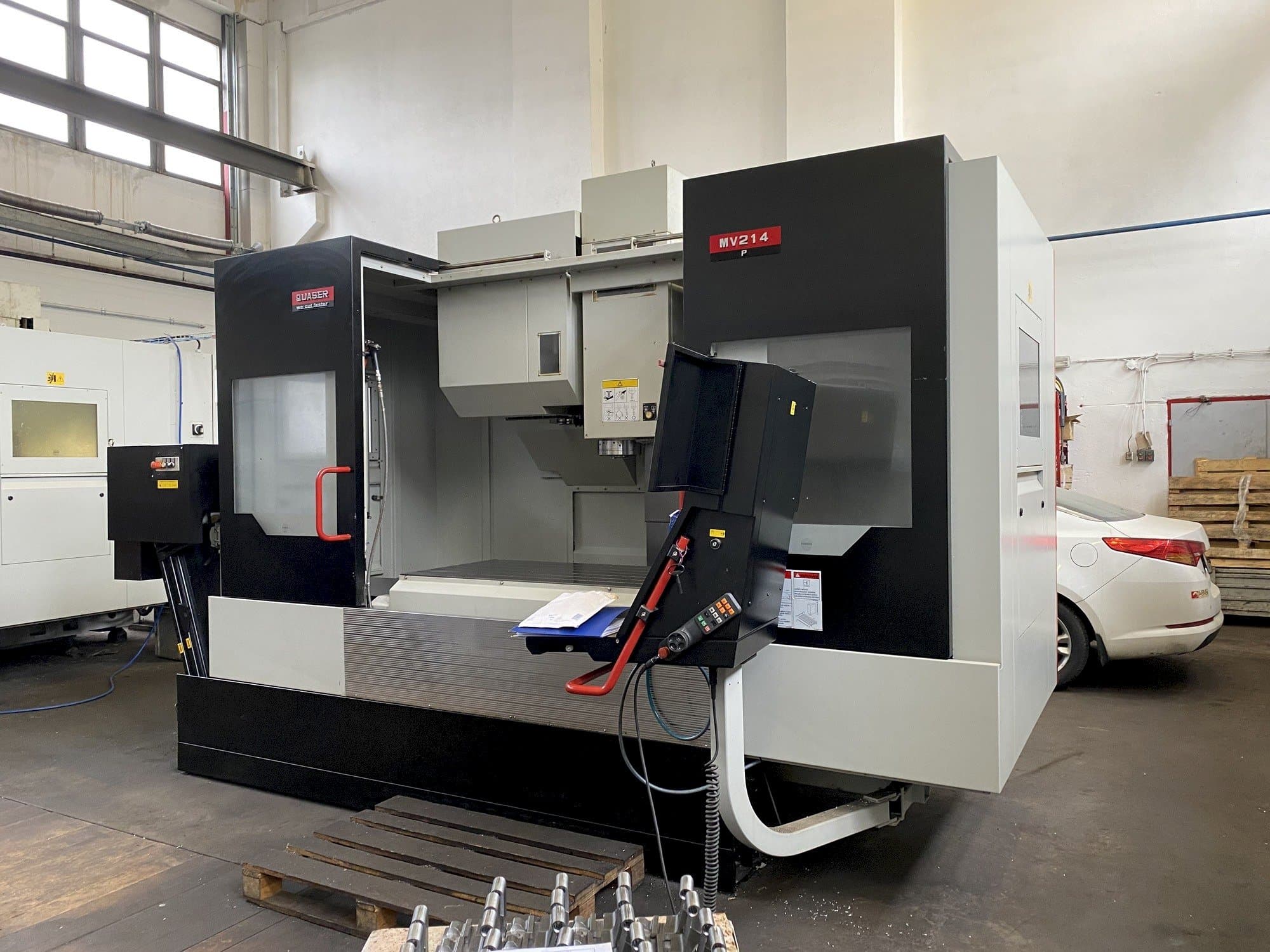 Frontansicht der Quaser MV214P/12B Maschine