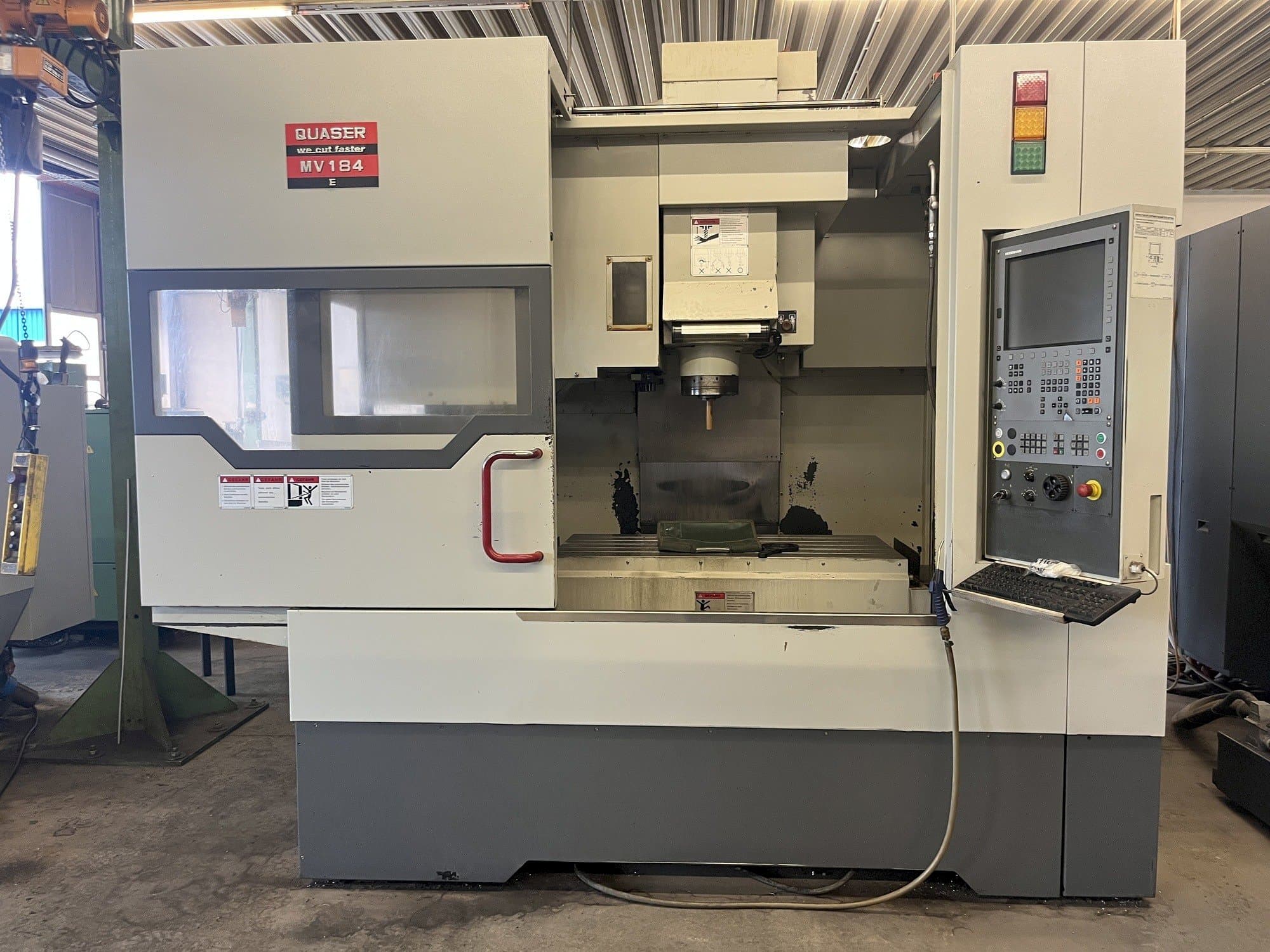 Frontansicht der Quaser MV 184E Maschine