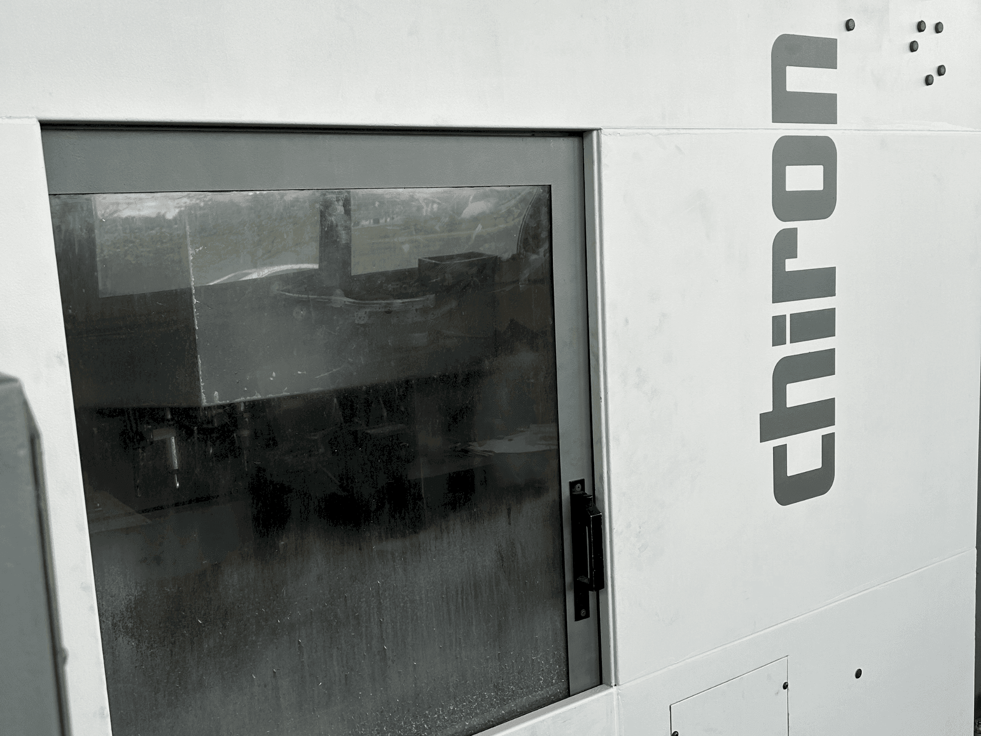 Frontansicht der CHIRON FZ18W  Maschine