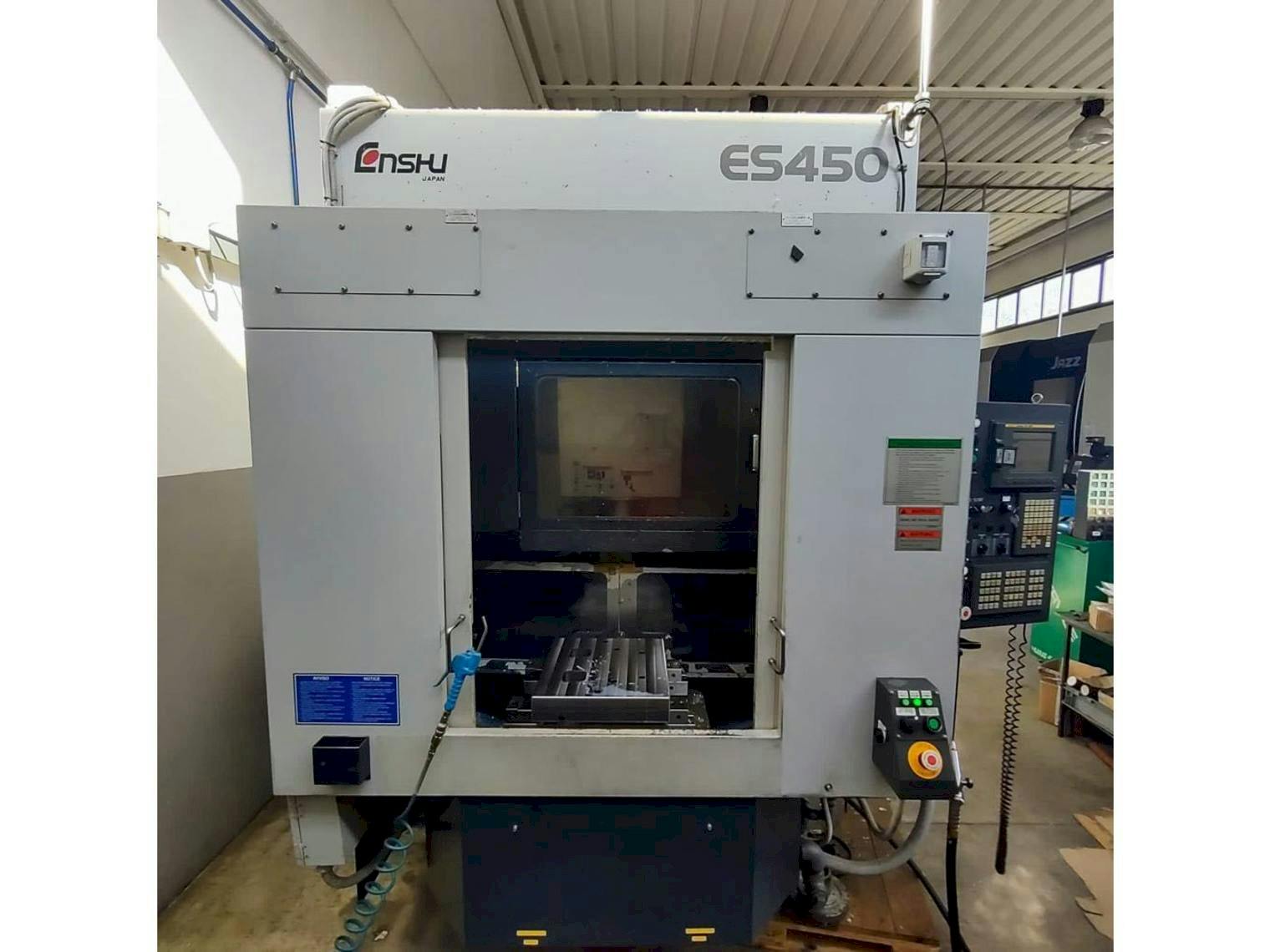 Frontansicht der Enshu ES450  Maschine
