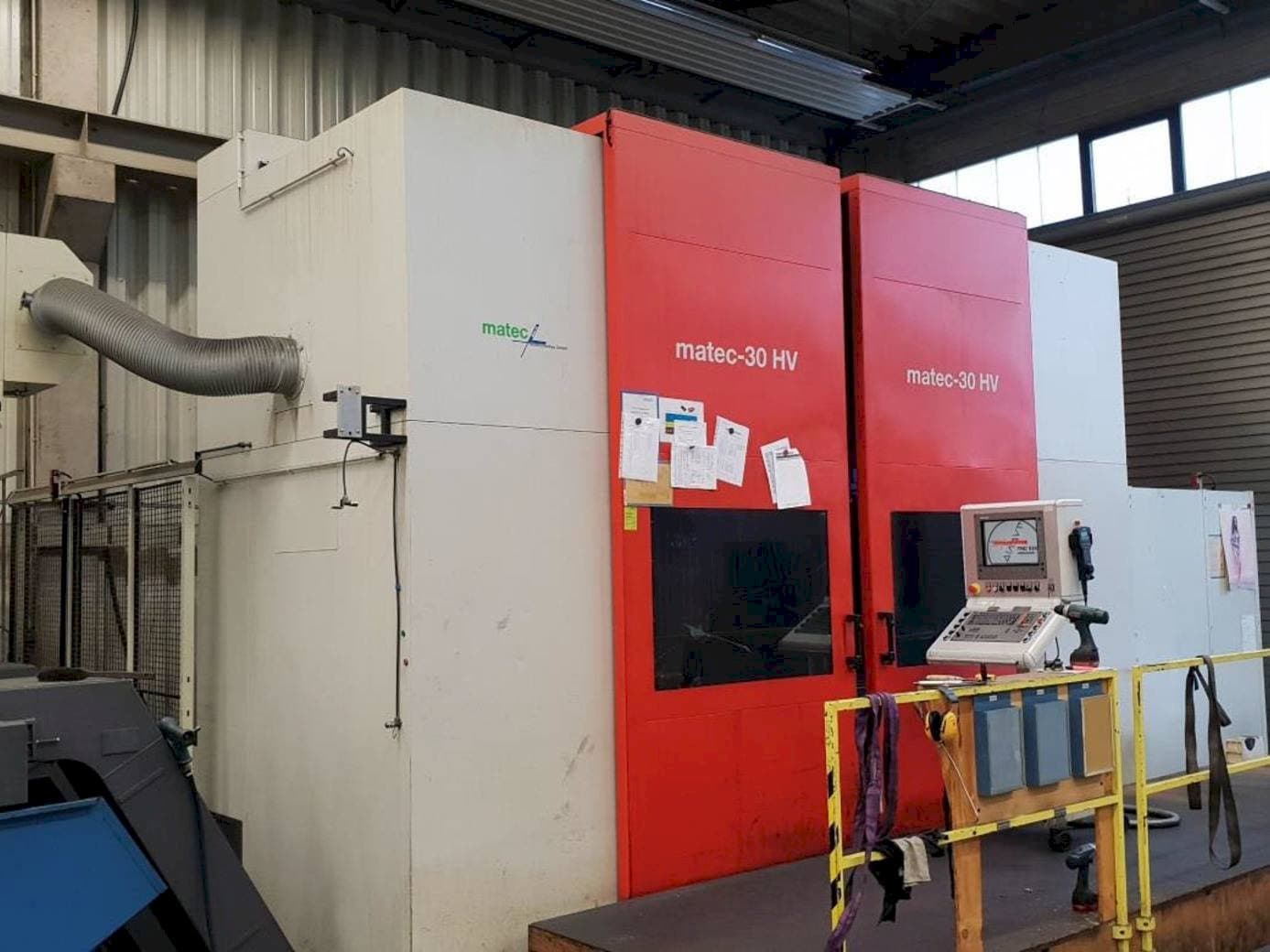 Frontansicht der Matec 30 HV Maschine