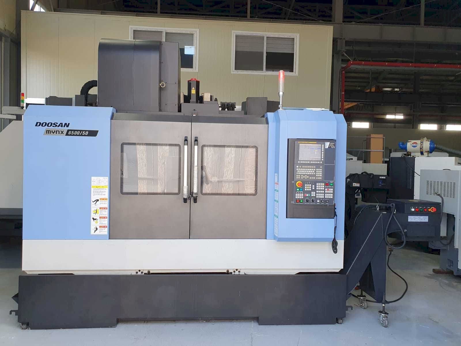 Frontansicht der Doosan Mynx 6500/50 Maschine