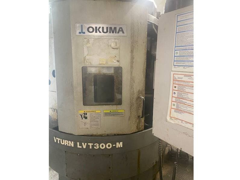 Frontansicht der Okuma LVT300M Maschine
