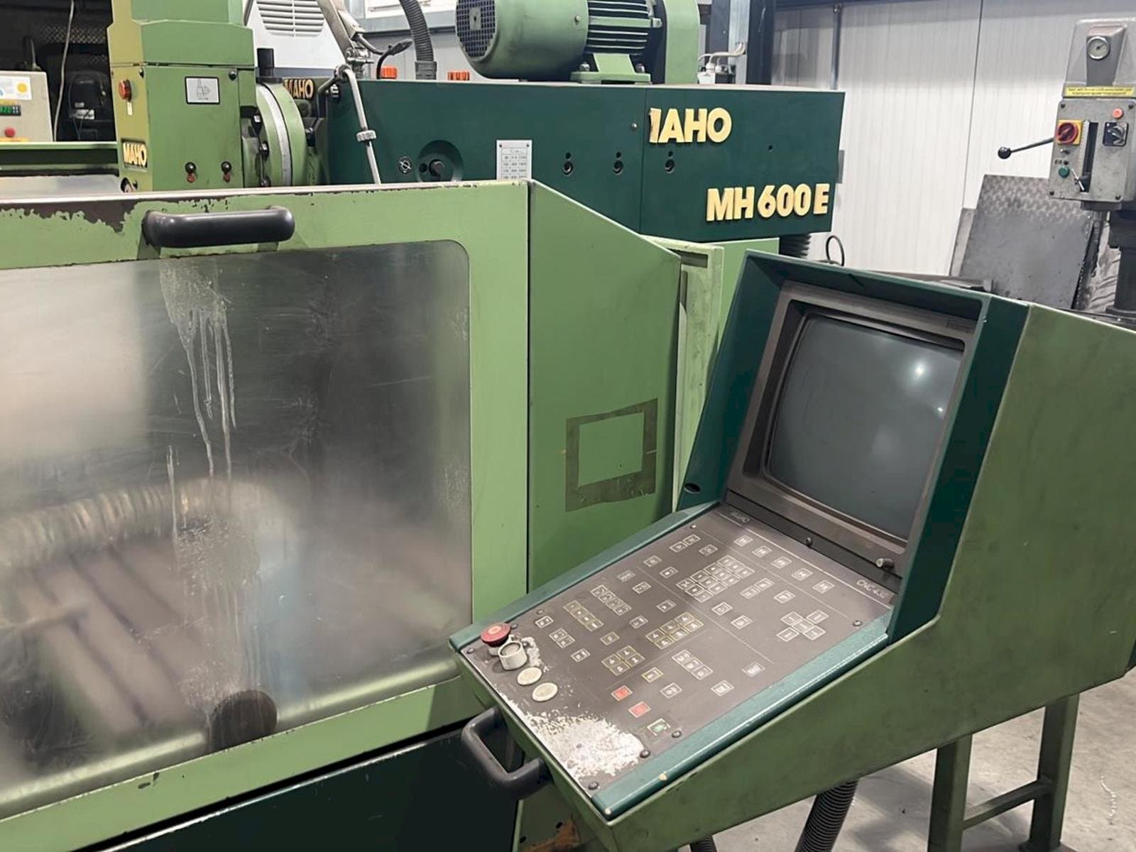 Frontansicht der MAHO MH 600 E Maschine