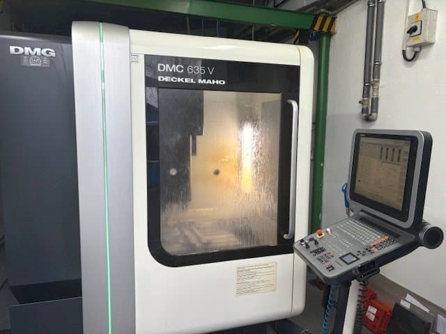 Frontansicht der DMG DMC 635V Maschine