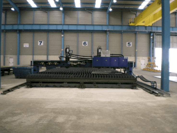 Frontansicht der Messer Omnimat L/7800 Maschine