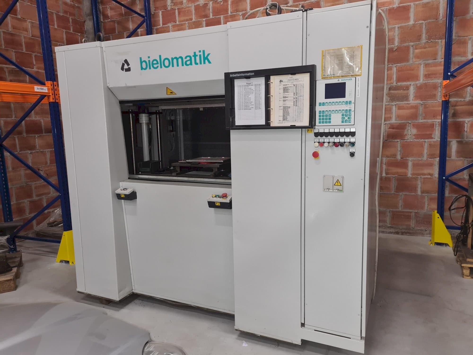 Frontansicht der bielomatik K3215  Maschine