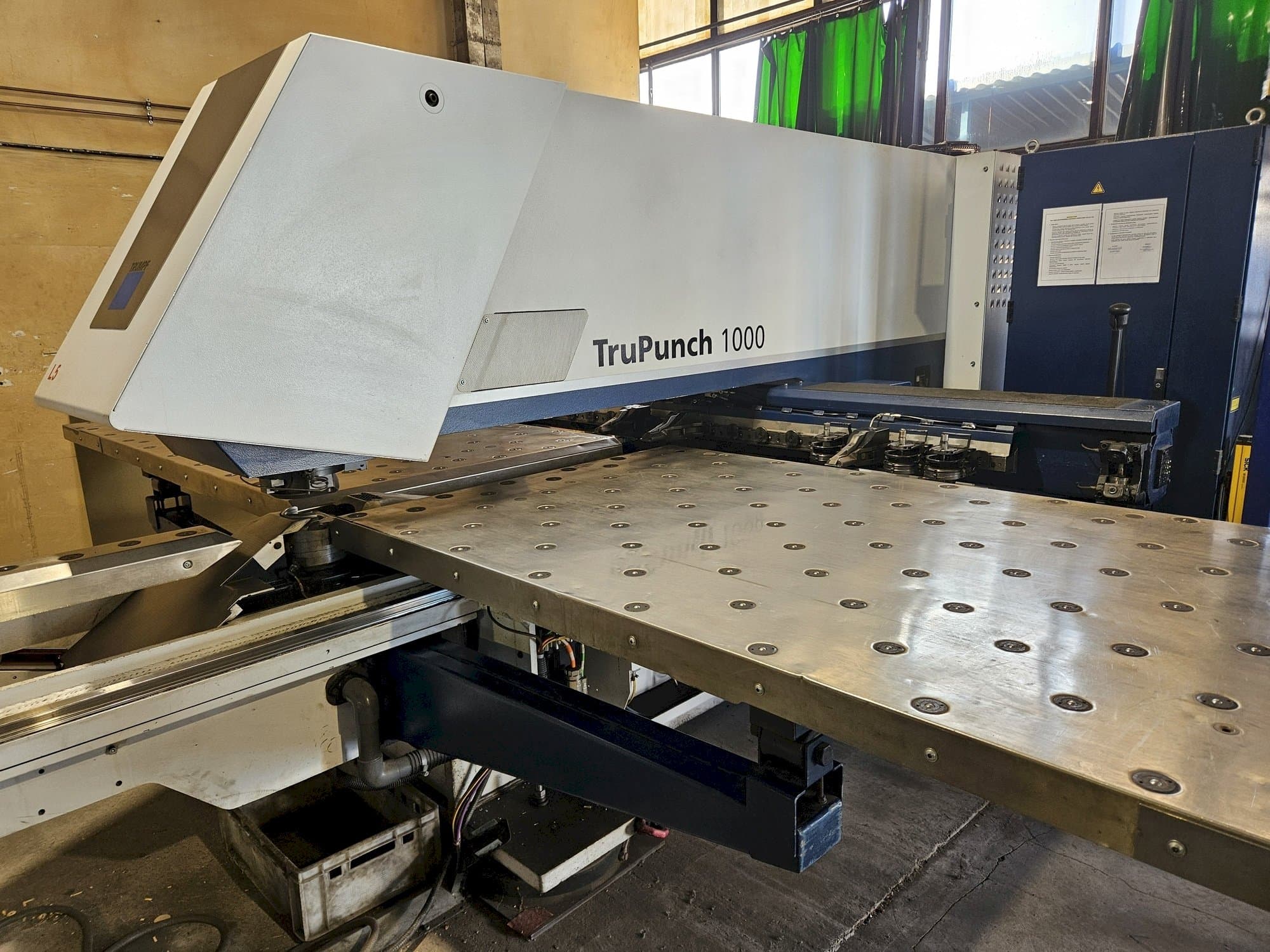 Frontansicht der Trumpf TruPunch 1000 Maschine