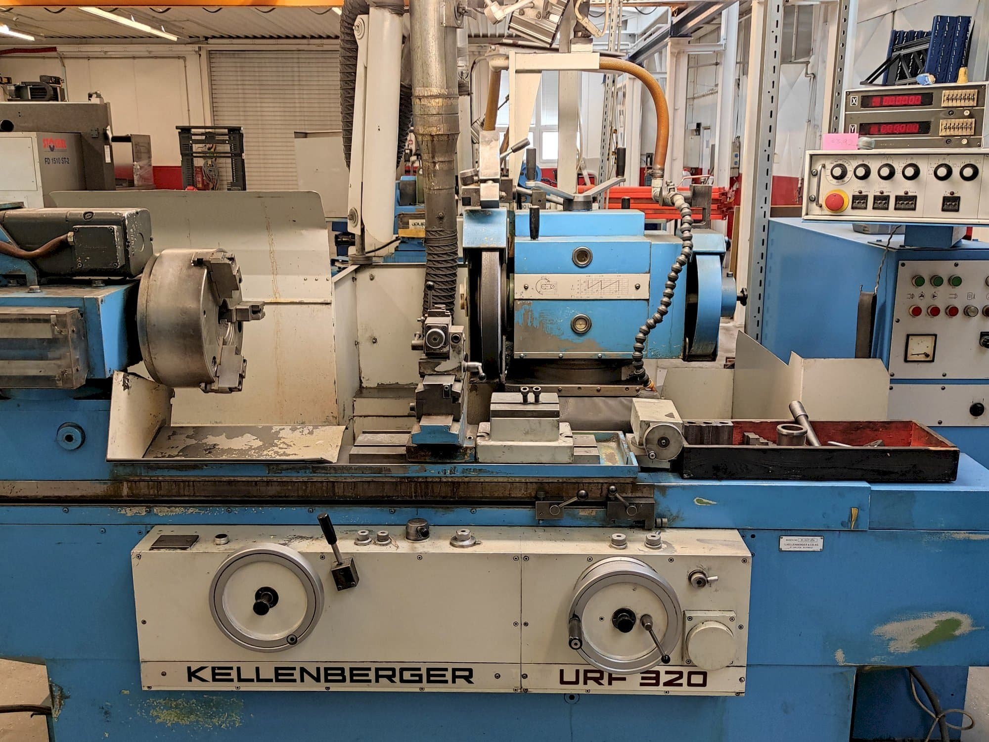 Frontansicht der KELLENBERGER URF 320 Maschine