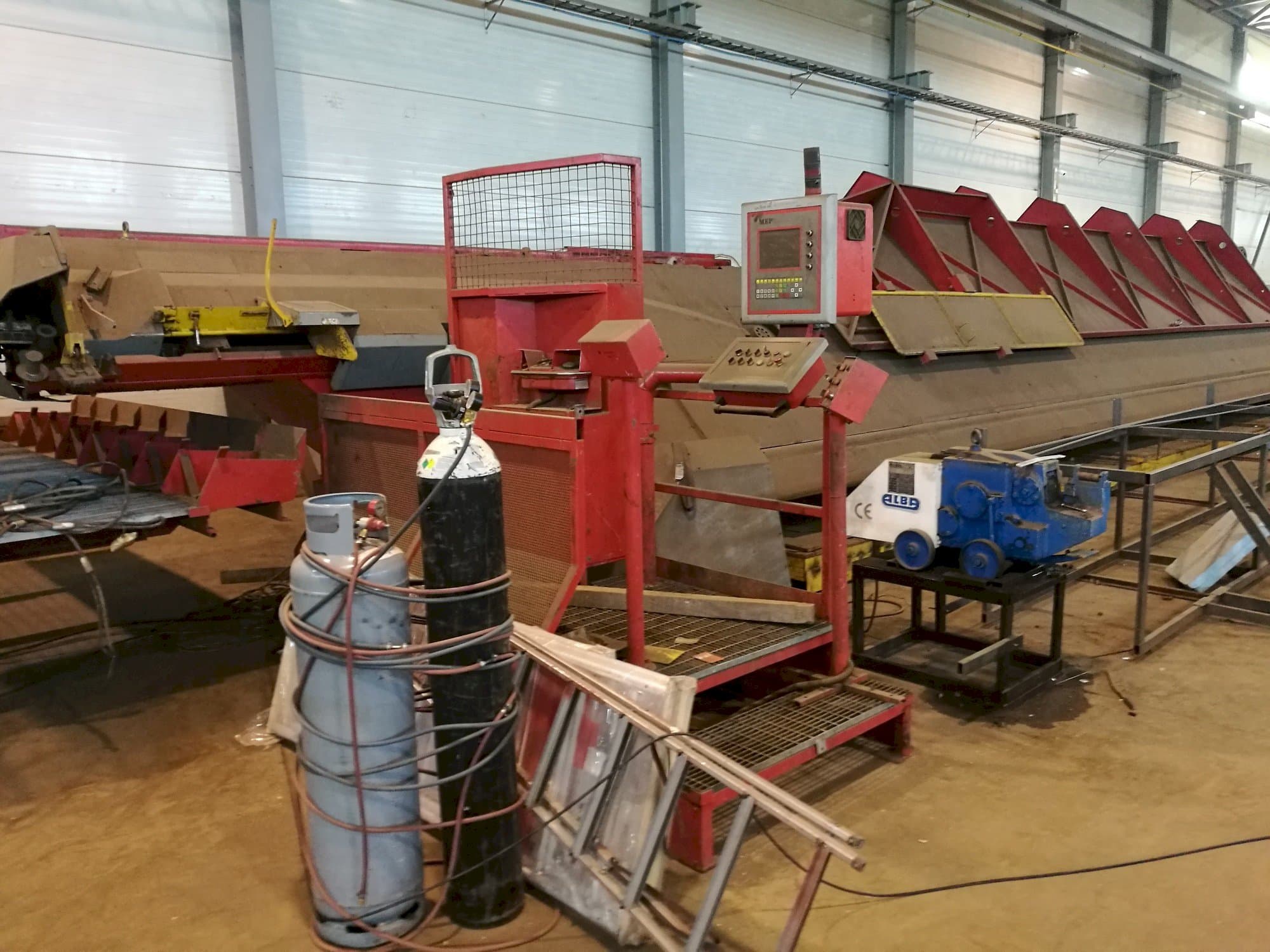 Frontansicht der MEP Syntax Line 25  Maschine