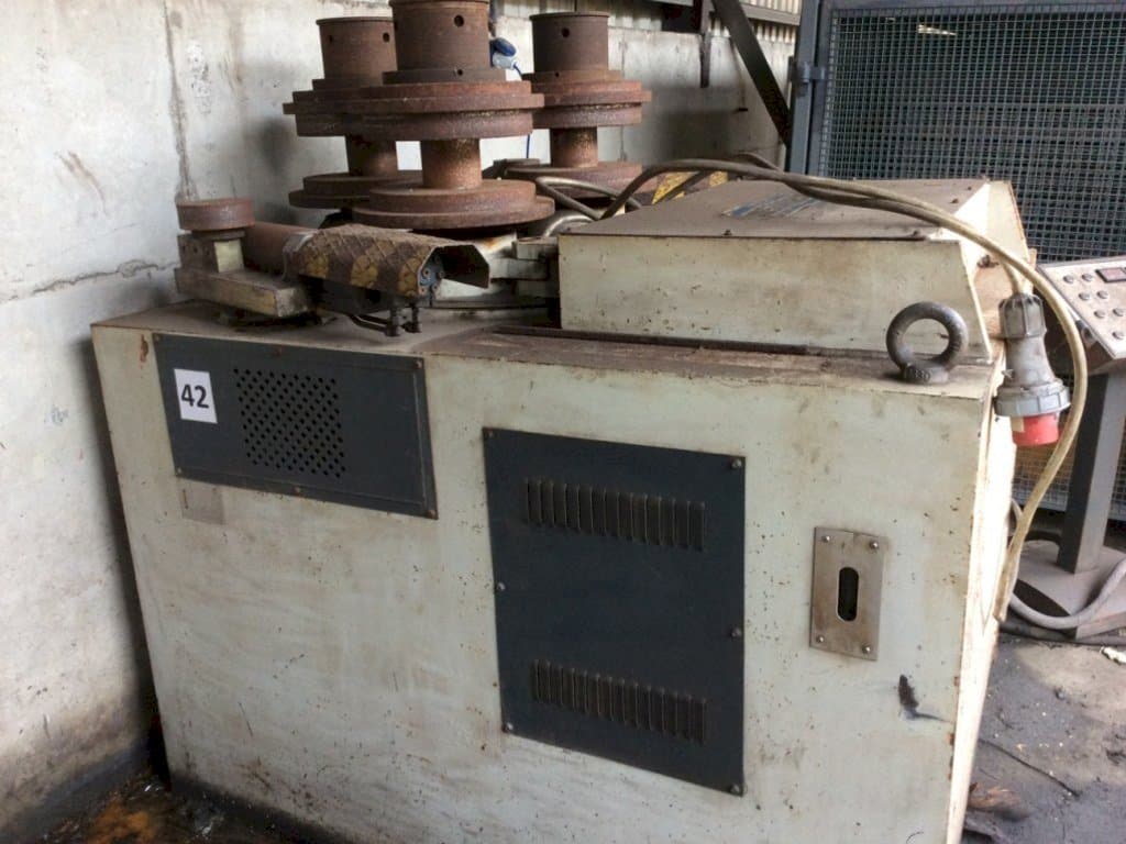 Frontansicht der Sahinler HPK-120 Maschine