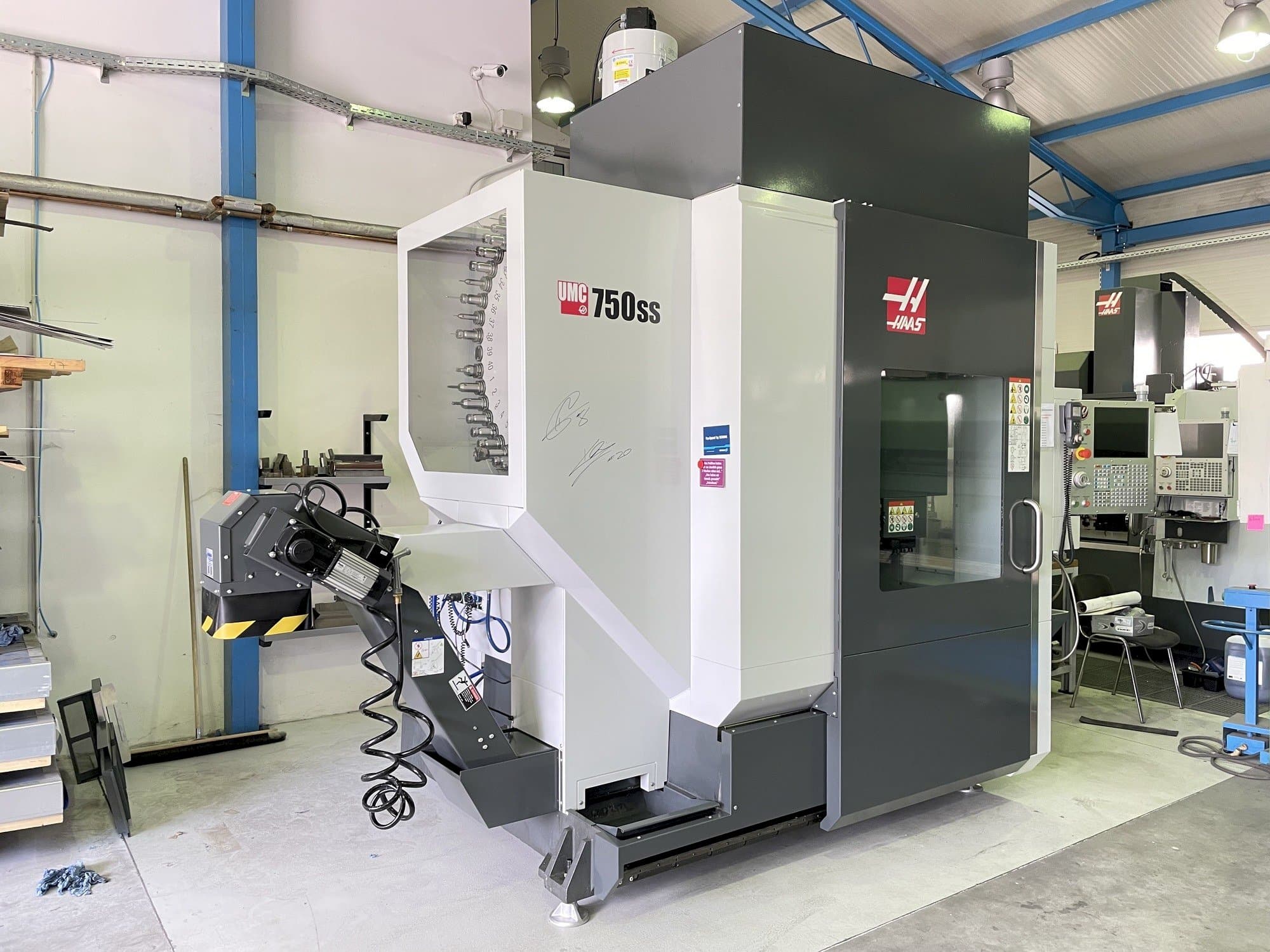 Frontansicht der HAAS UMC 750 SS  Maschine