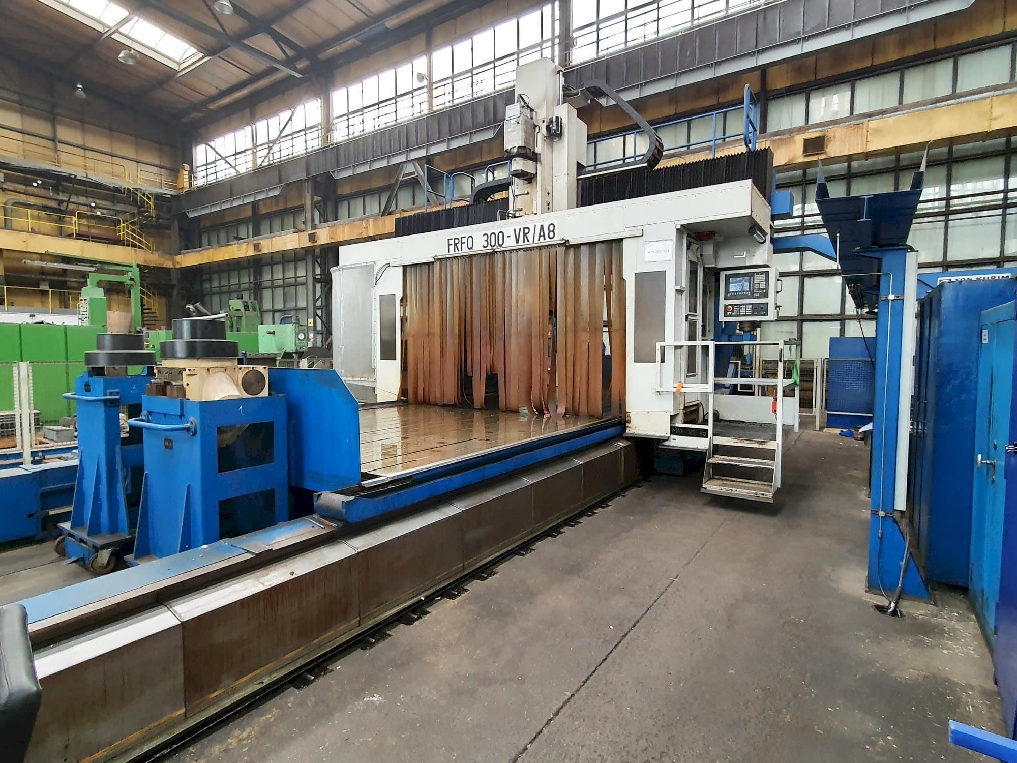Frontansicht der Tos KURZIM FRFQ 300-VK/A8 CNC  Maschine