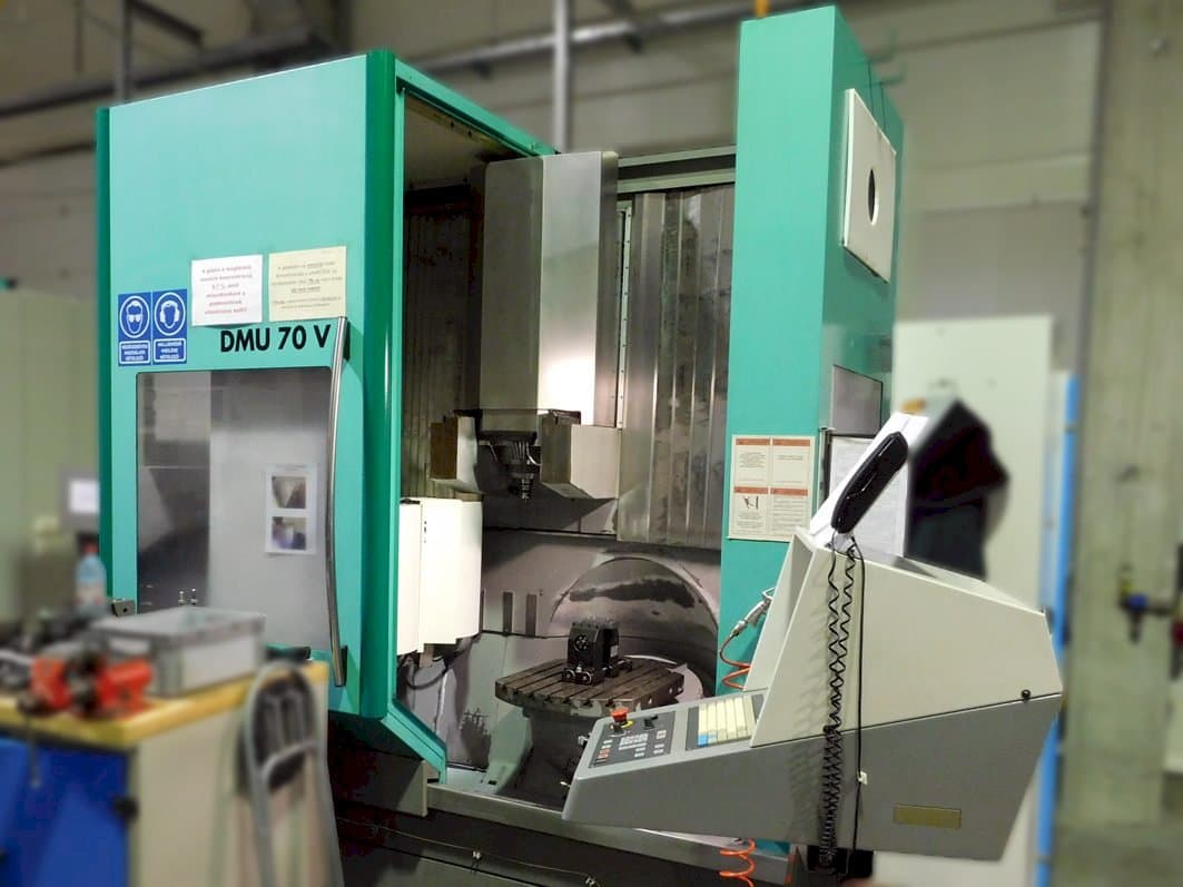 Frontansicht der DMG DMU 70 V  Maschine