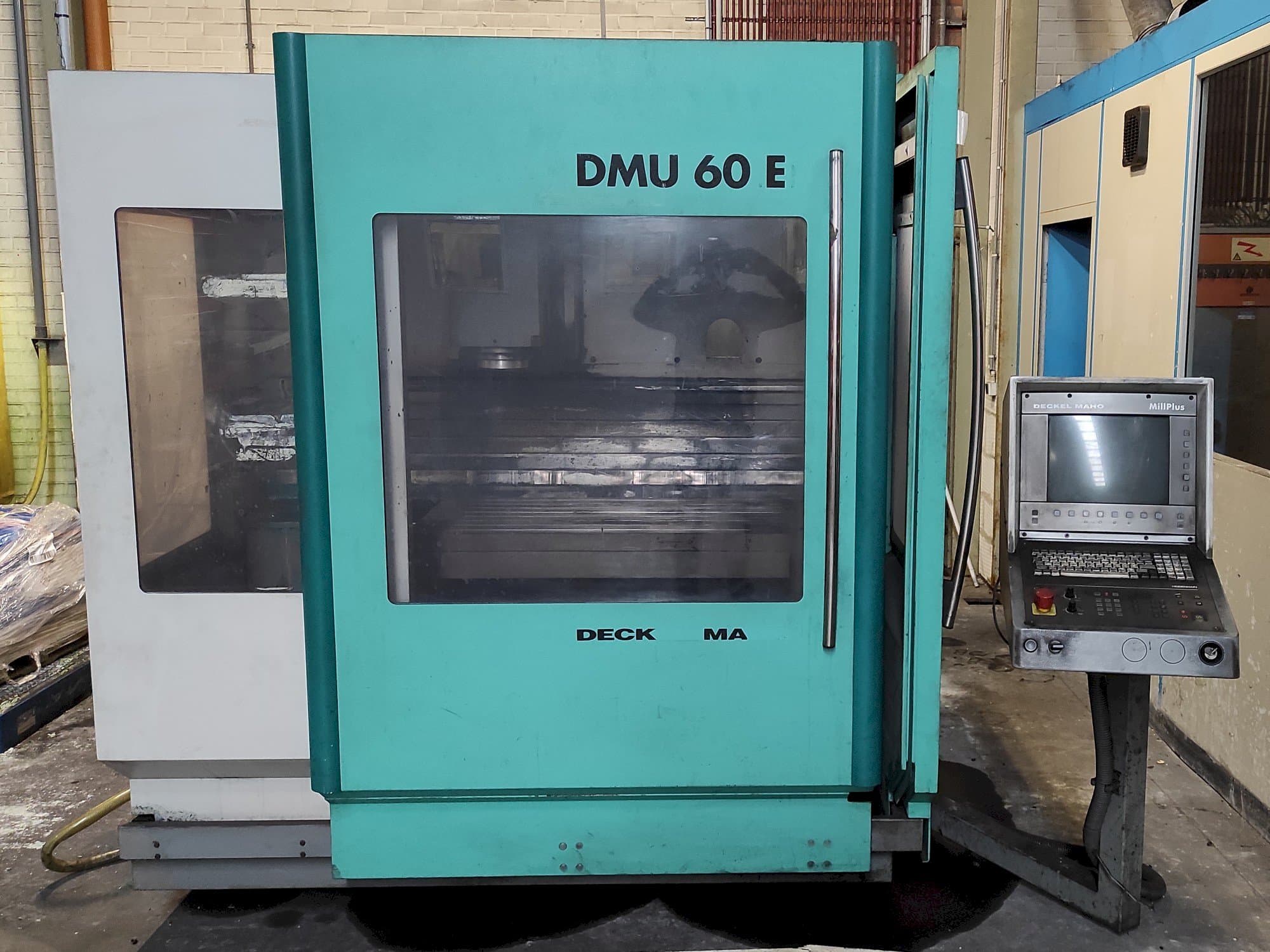 Frontansicht der DECKEL MAHO DMU 60 E Maschine