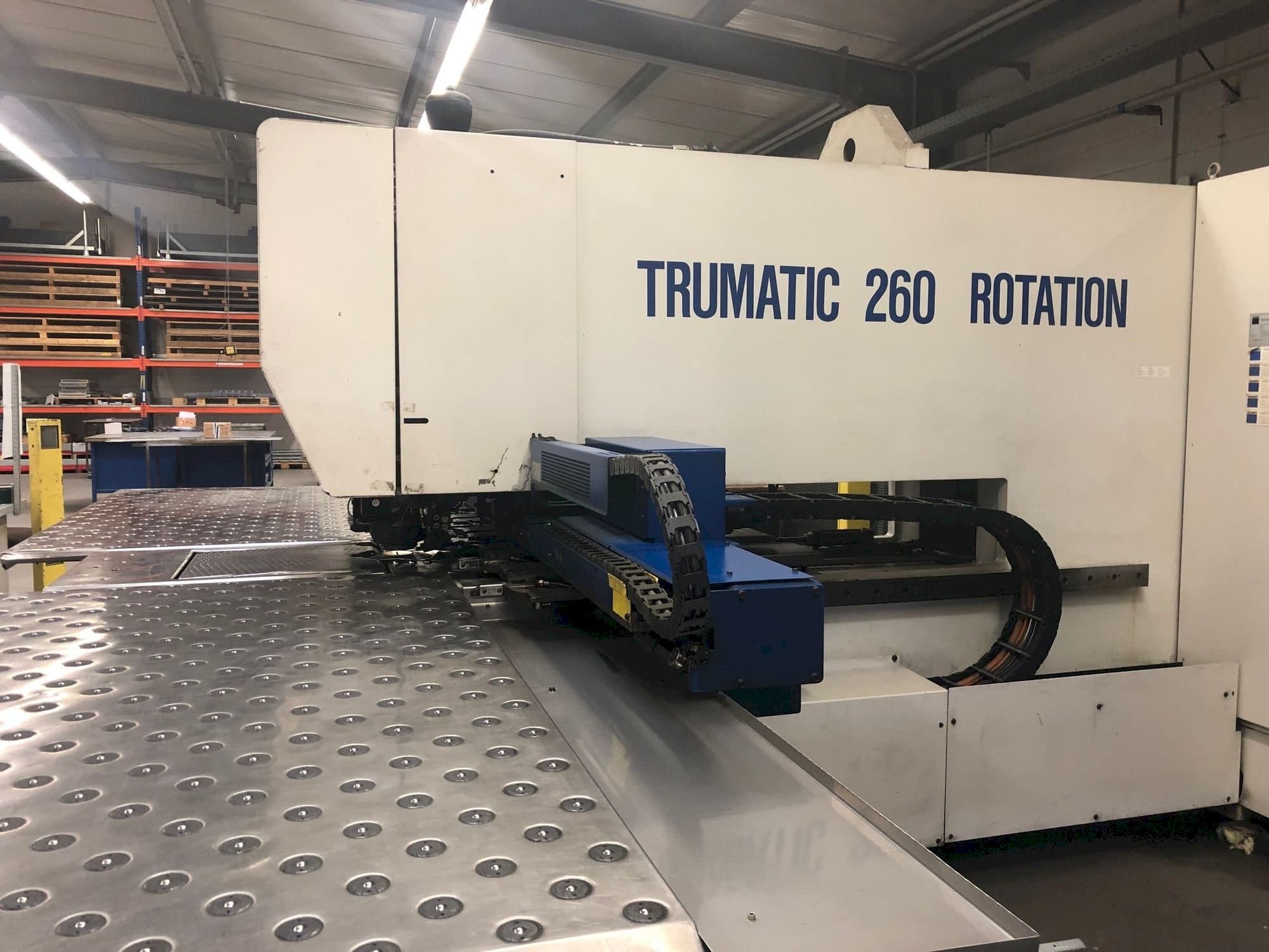 Linke Seitenansicht der Trumpf Trumatic 260 Maschine
