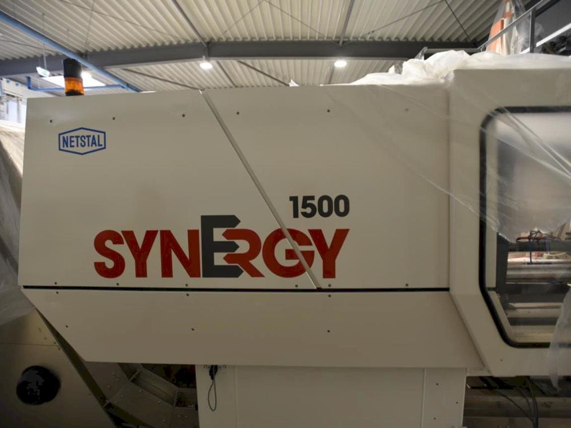 Frontansicht der Netstal SynErgy 1500-460 Maschine
