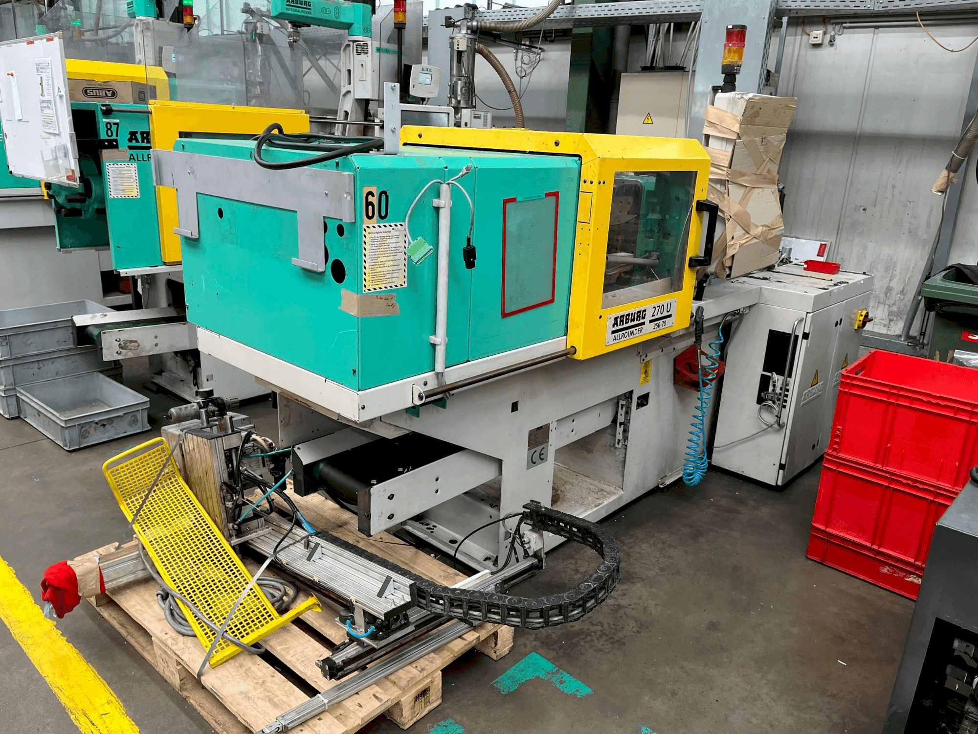 Frontansicht der Arburg Allrounder 270-25U Maschine