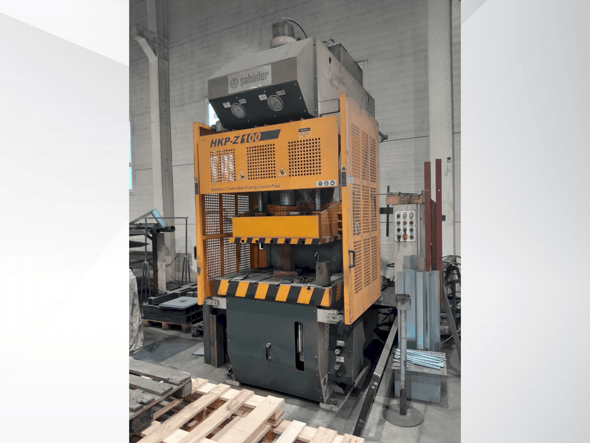 Frontansicht der Sahinler HKP-Z 100 Maschine