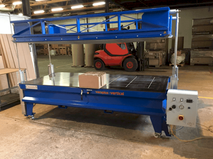 Frontansicht der Columbus VAKUPLUS Vertikal  Maschine