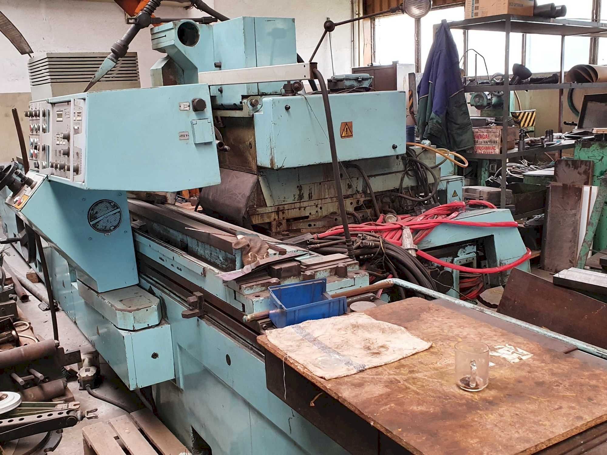 Frontansicht der TOS BUC 63B/3000  Maschine