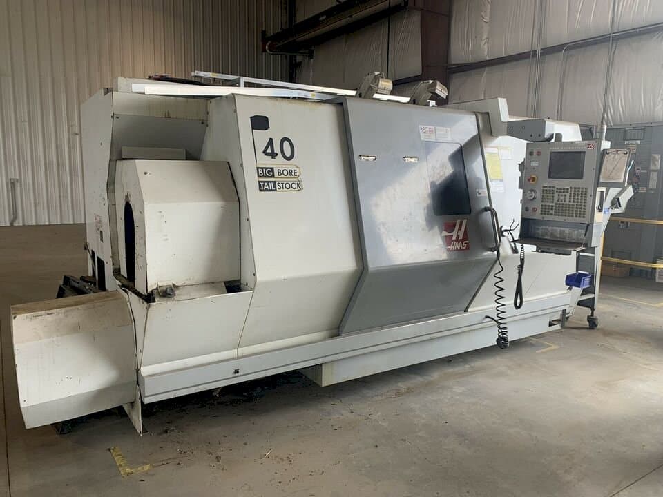 Frontansicht der HAAS SL-40TB Maschine