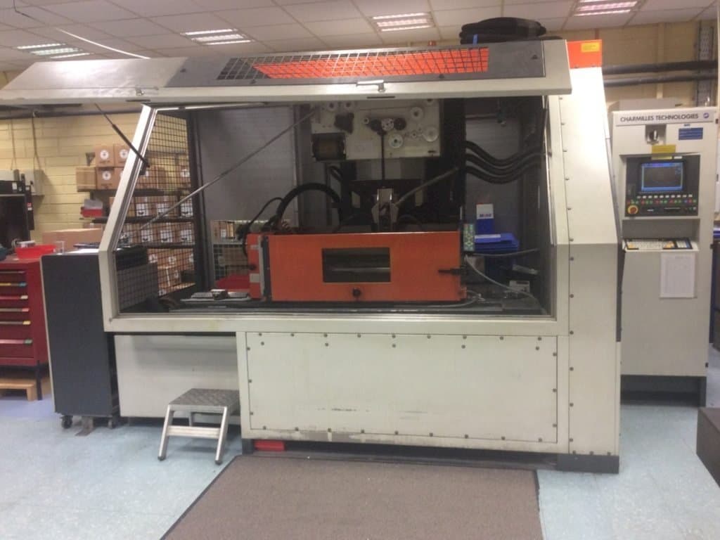 Frontansicht der CHARMILLES Robofil 4020 SI Maschine