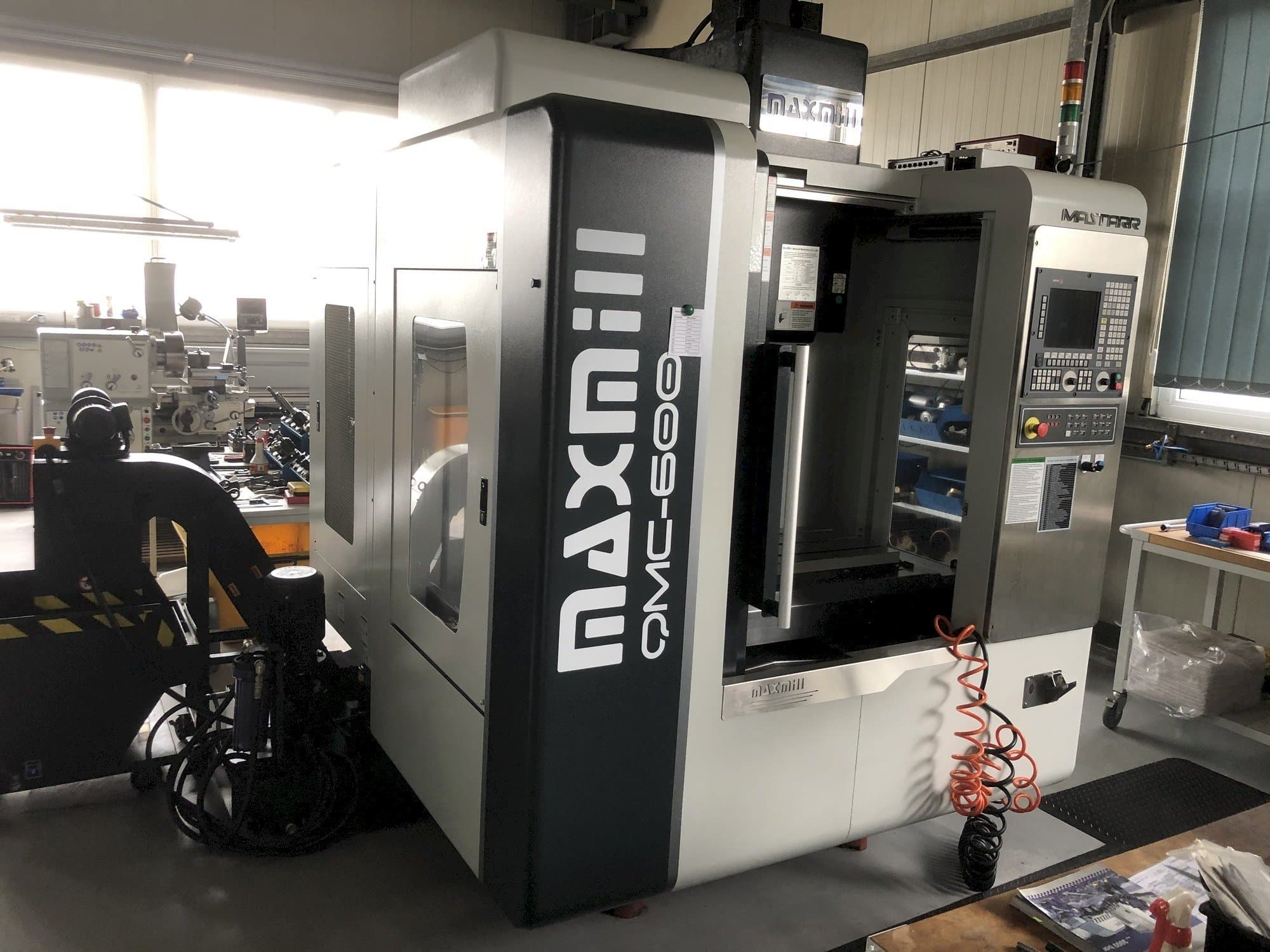 Frontansicht der MAXMILL QMC-600  Maschine