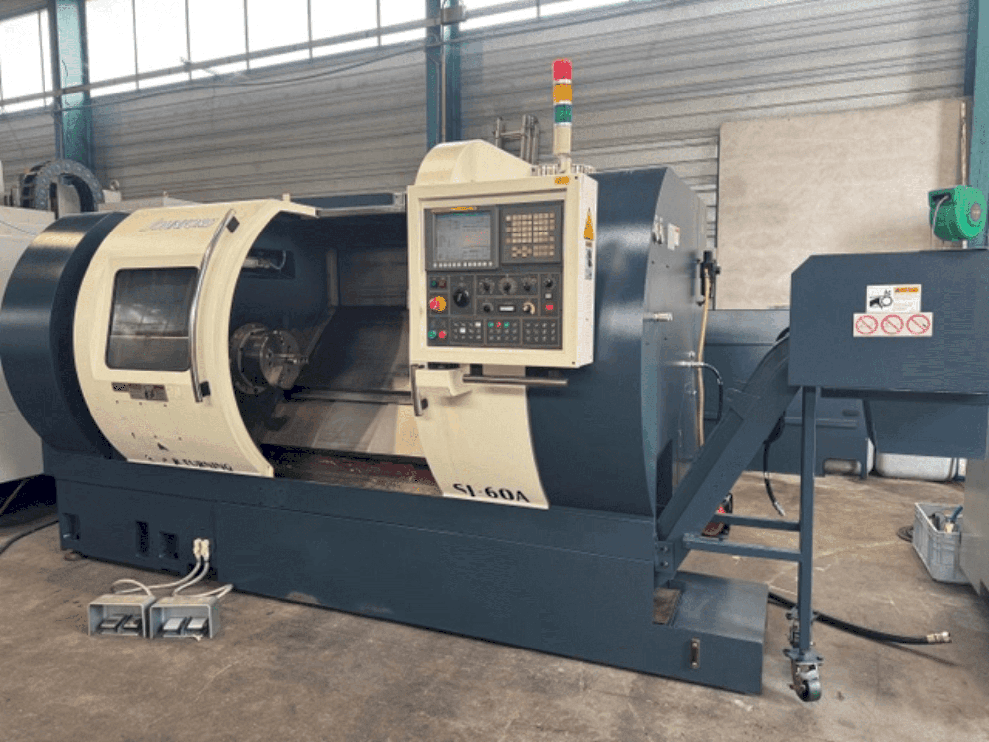 Frontansicht der Johnford SL 60A CS  Maschine