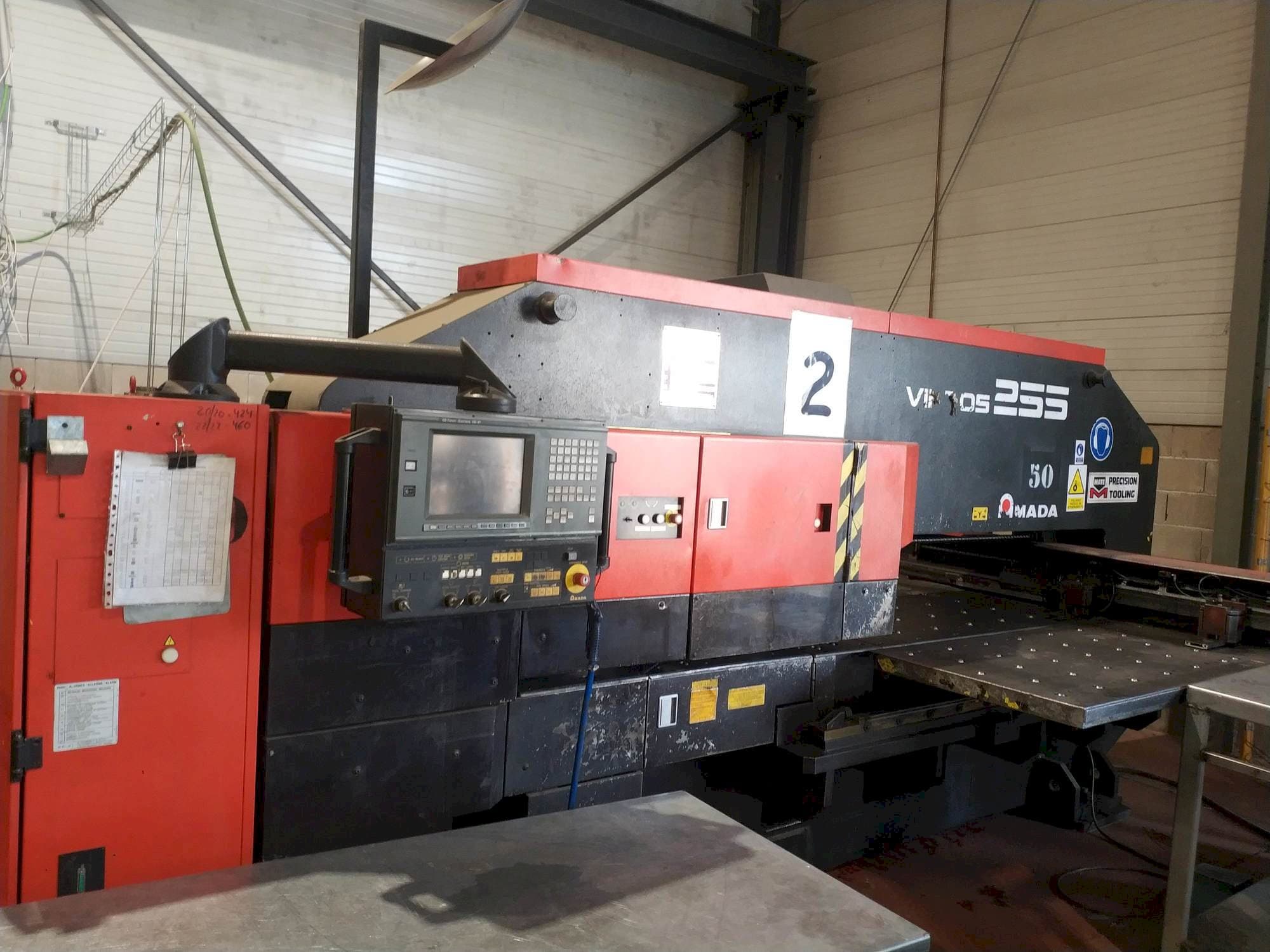 Frontansicht der AMADA VIPROS 255  Maschine