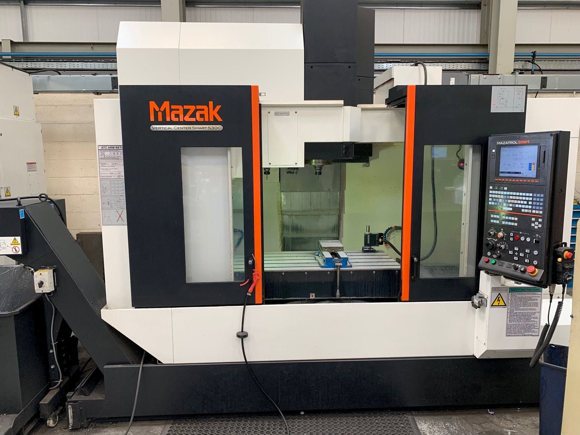 Frontansicht der Mazak Smart 530C Maschine