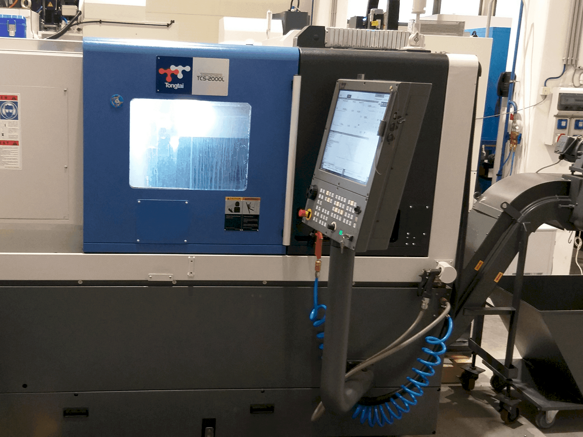 Frontansicht der Tongtai TCS2000L  Maschine