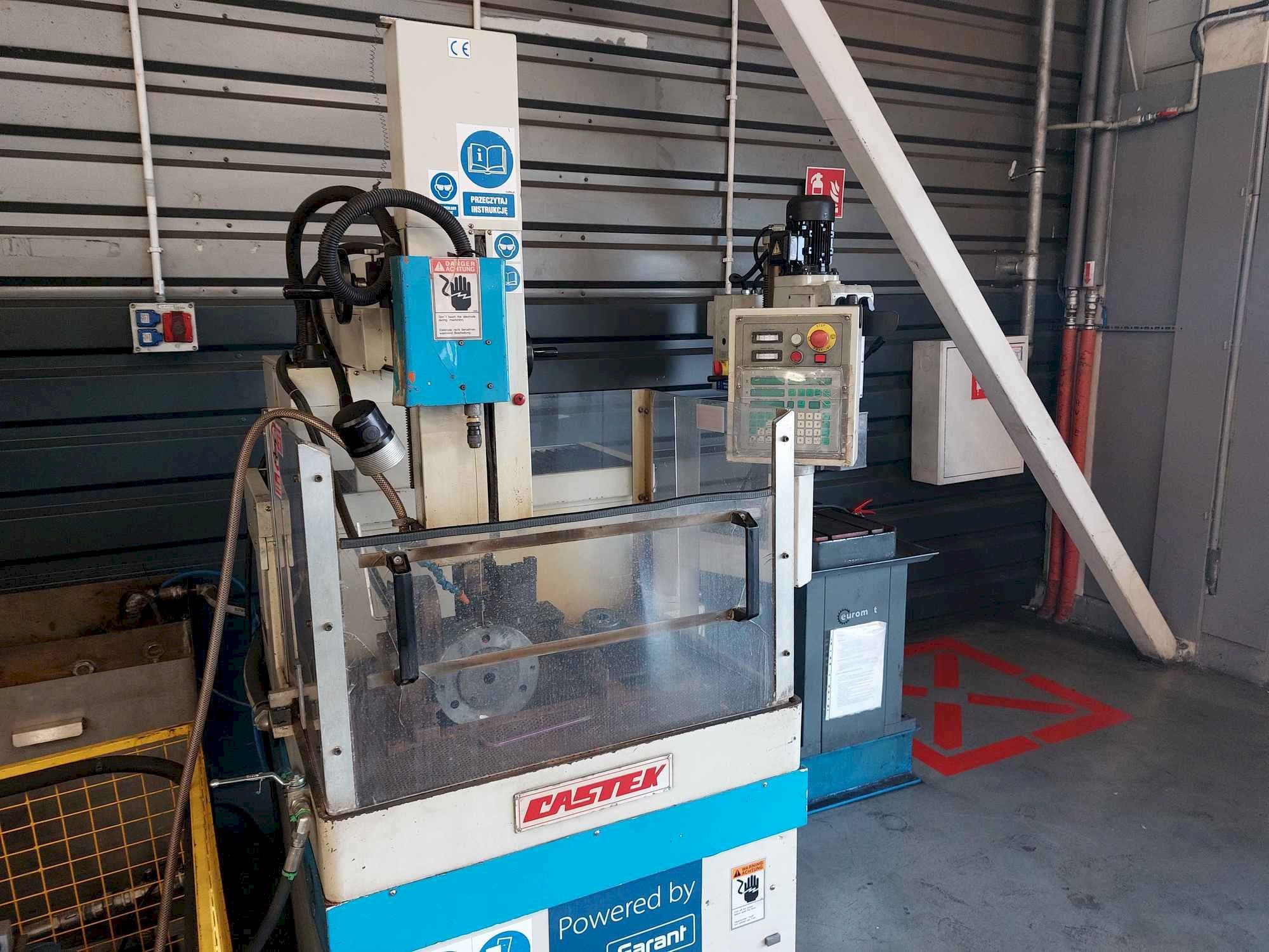 Frontansicht der CASTEK SD5030CE Maschine