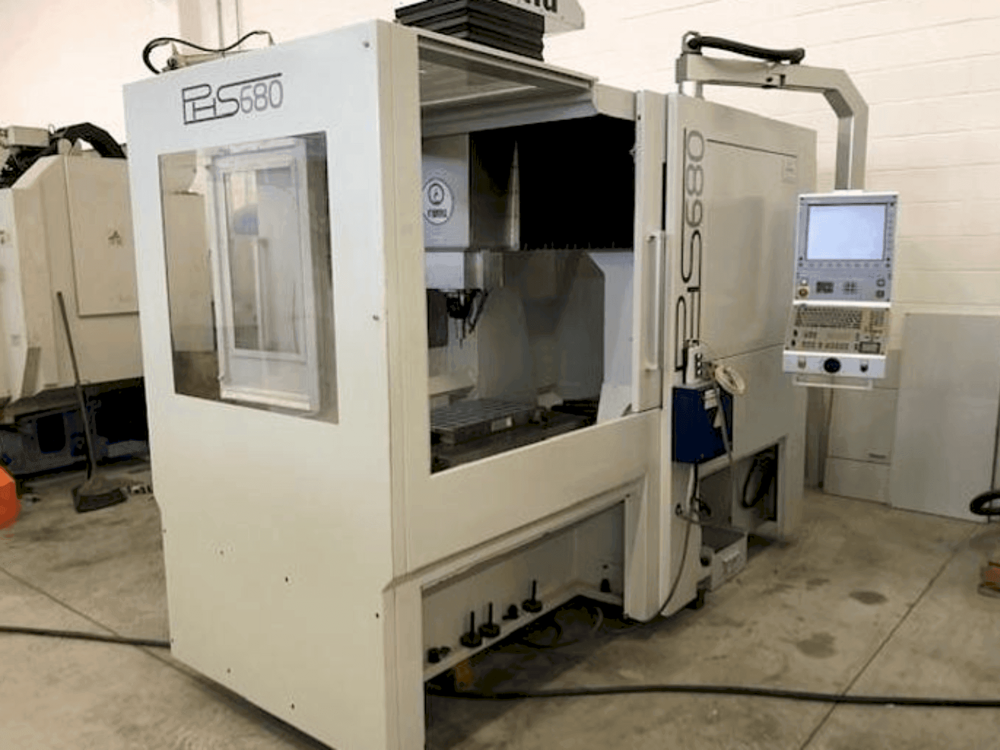 Frontansicht der FAMU PHS 680 Maschine