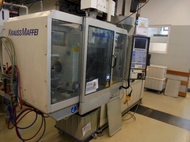 Frontansicht der Krauss Maffei KM 50-220-C2 Maschine