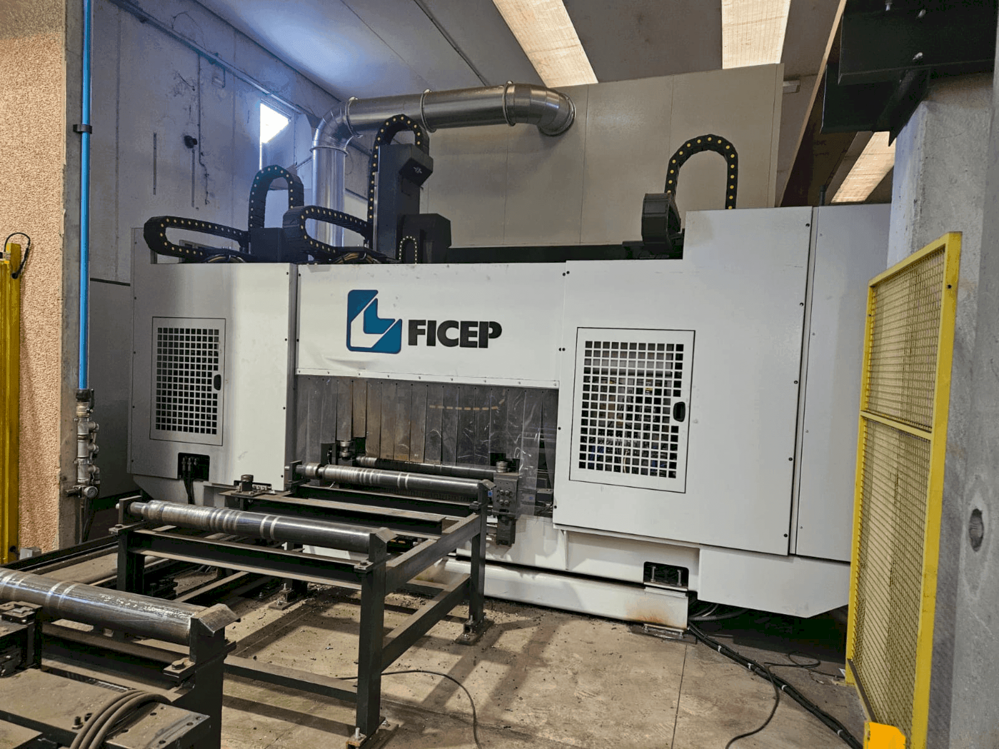 Frontansicht der FICEP VALIANT 1004 VLFRC  Maschine