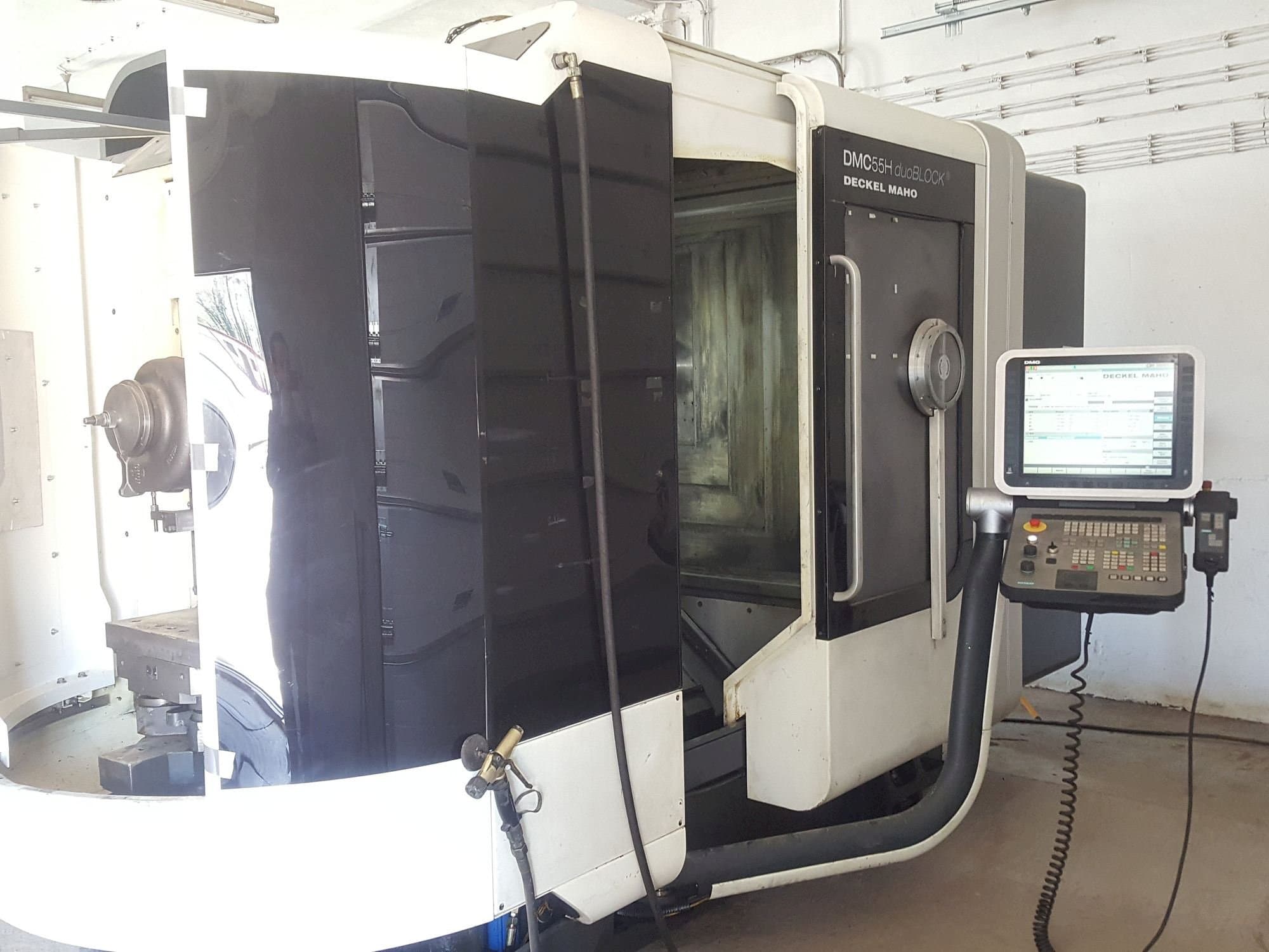 Frontansicht der DECKEL MAHO DMC55H duoBLOCK Maschine