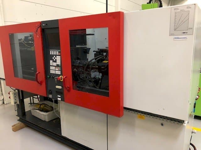 Linke Seitenansicht der FERROMATIK MILACRON K40 D-E Maschine