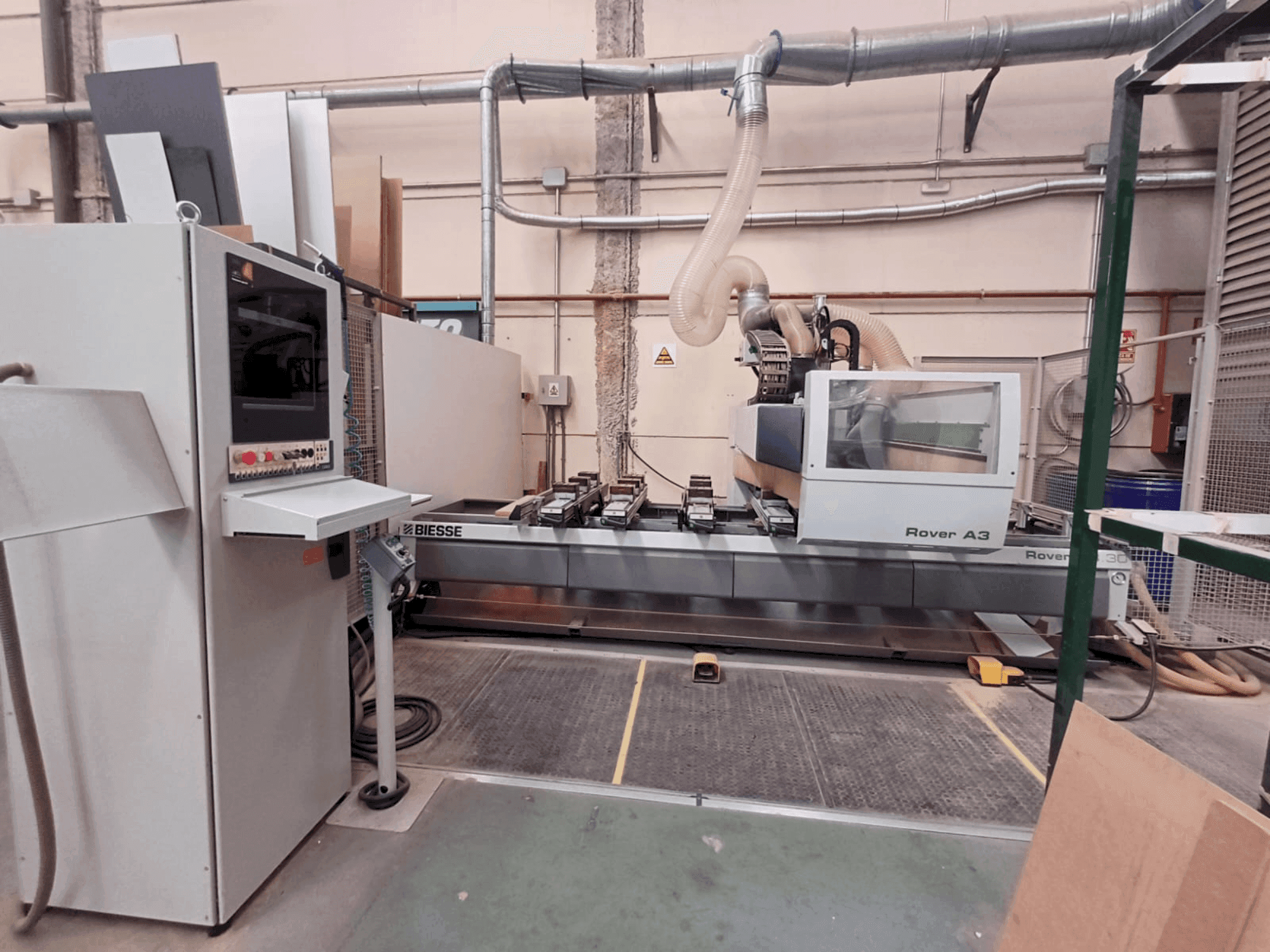 Frontansicht der BIESSE OVER A 330 K3 S Maschine