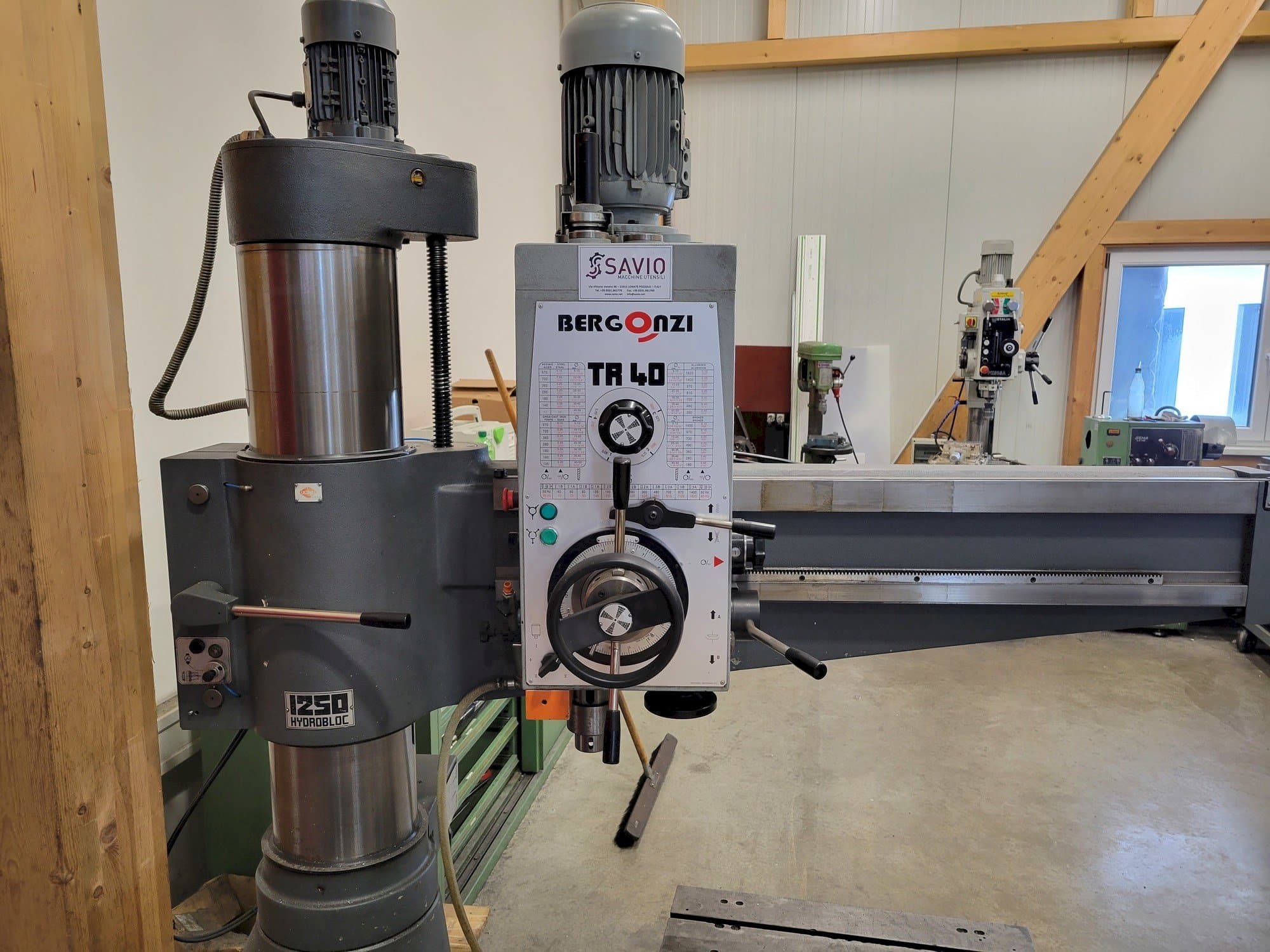 Frontansicht der BERGONZI TR40/1250H Maschine