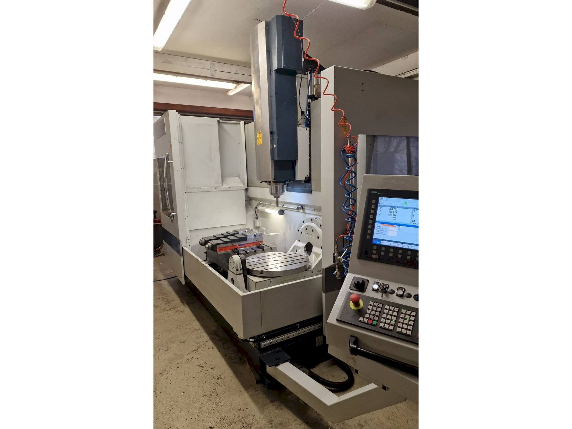 Frontansicht der SPINNER U5 1520 Maschine